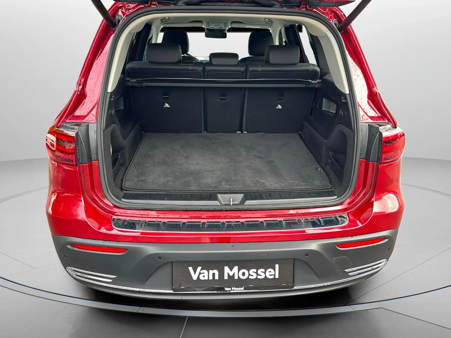 Mercedes-Benz-EQB-image-13