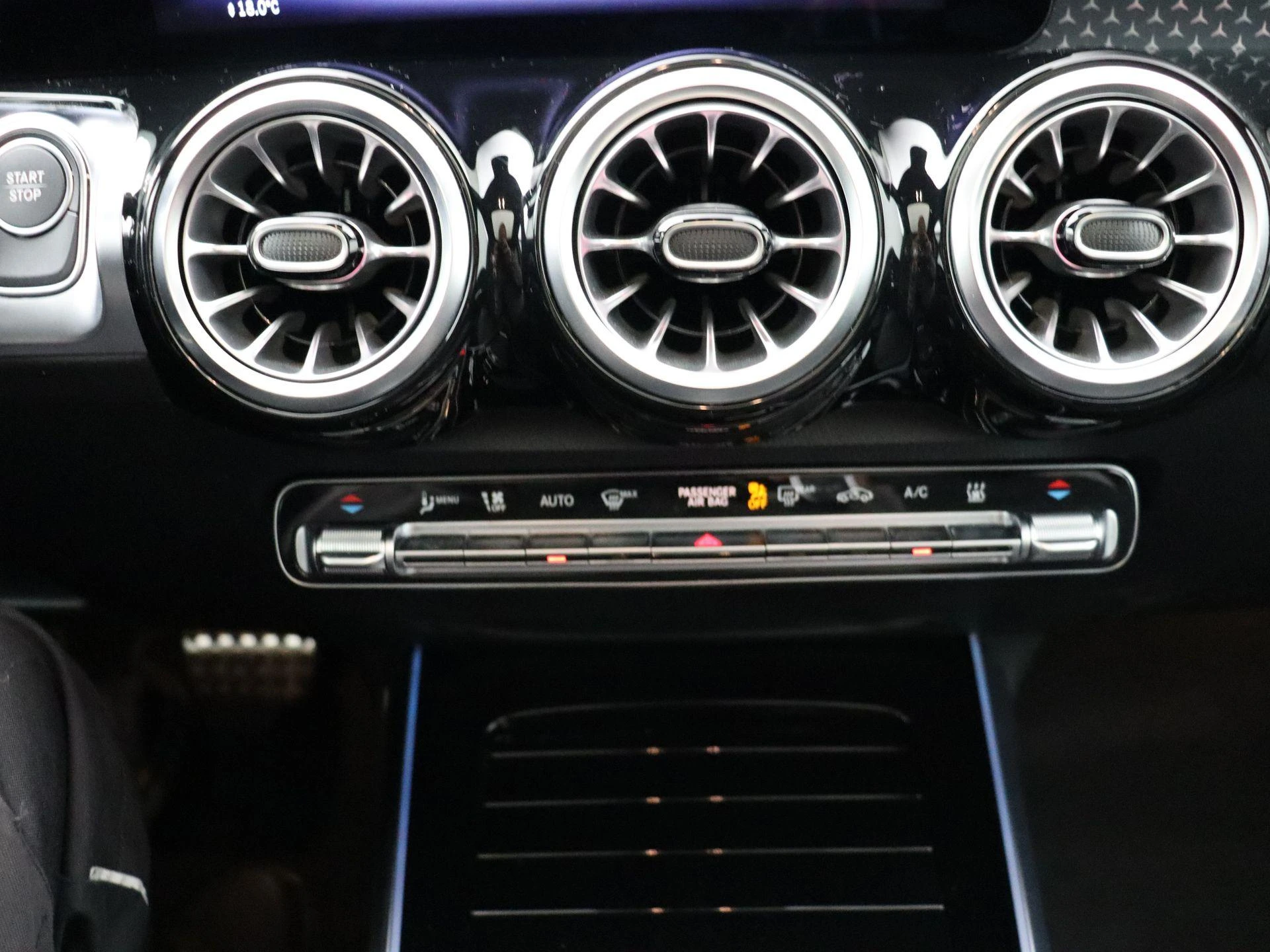 Mercedes-Benz-EQB-image-22