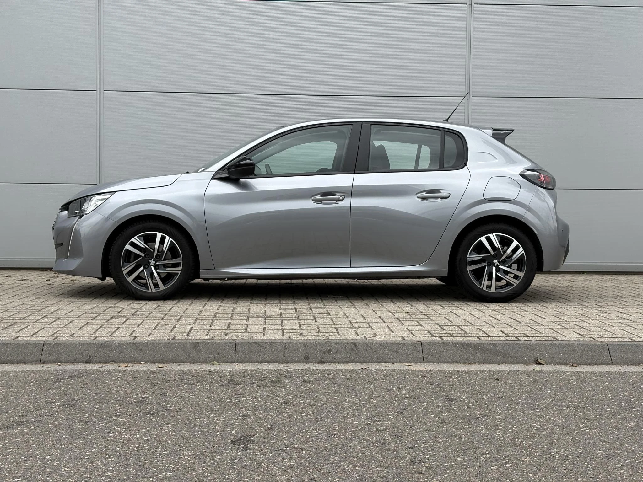 Peugeot-208-image-2