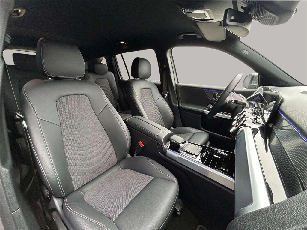 Mercedes-Benz-EQB-image-18