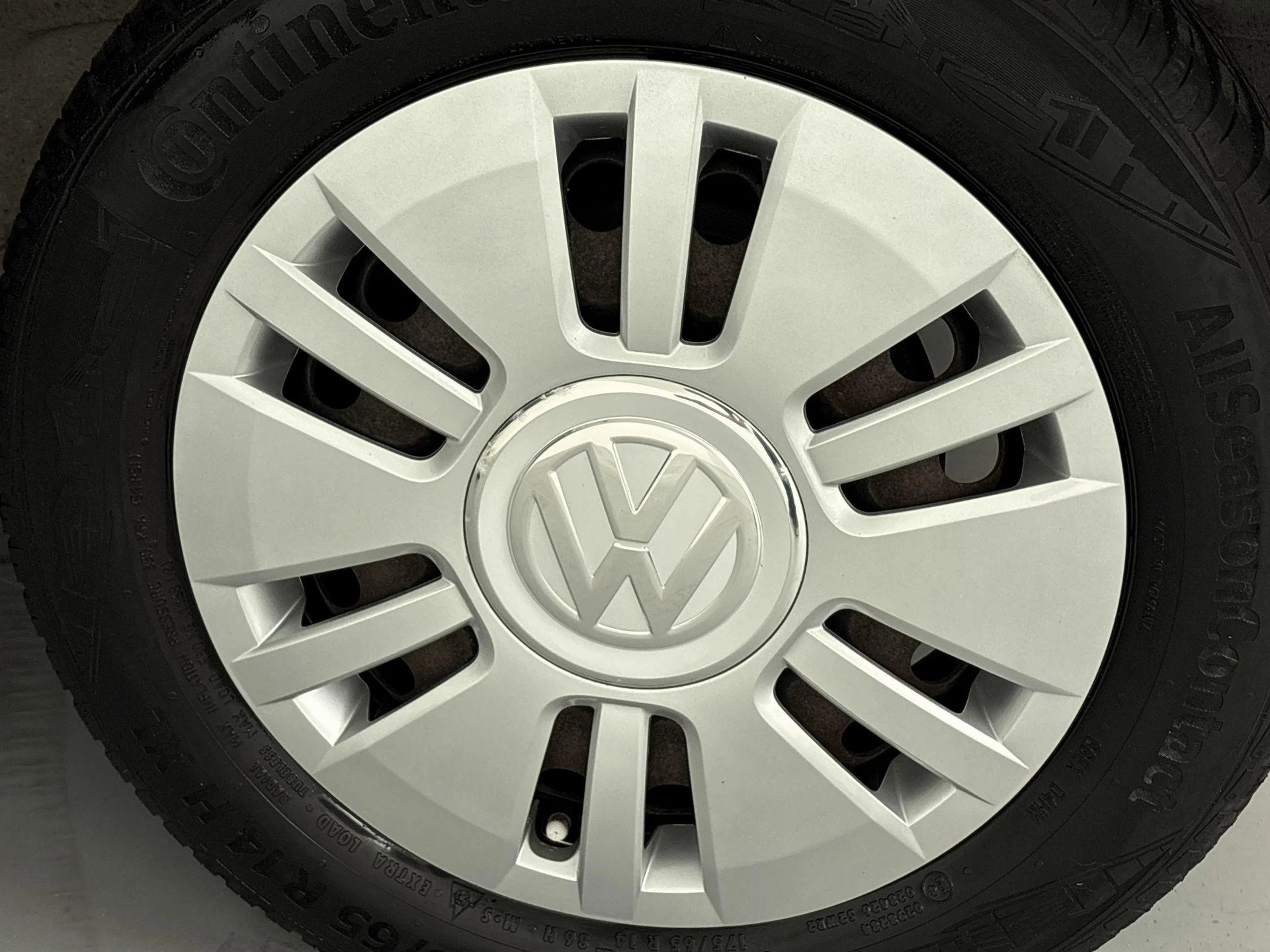 Volkswagen-up!-image-16