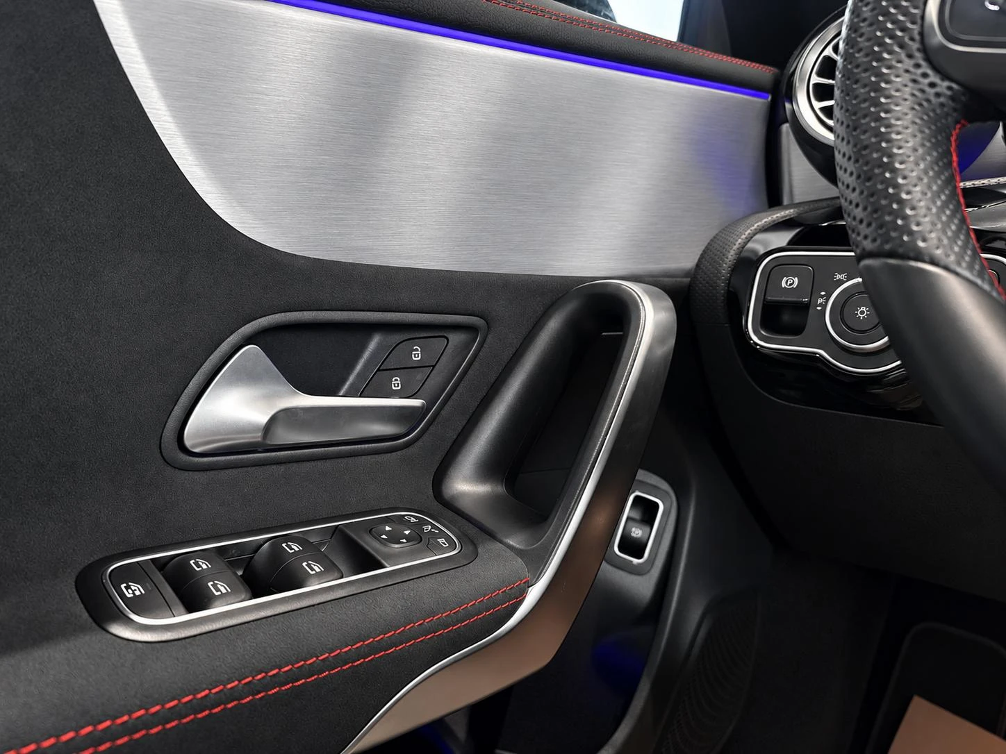 Mercedes-Benz-CLA-image-13