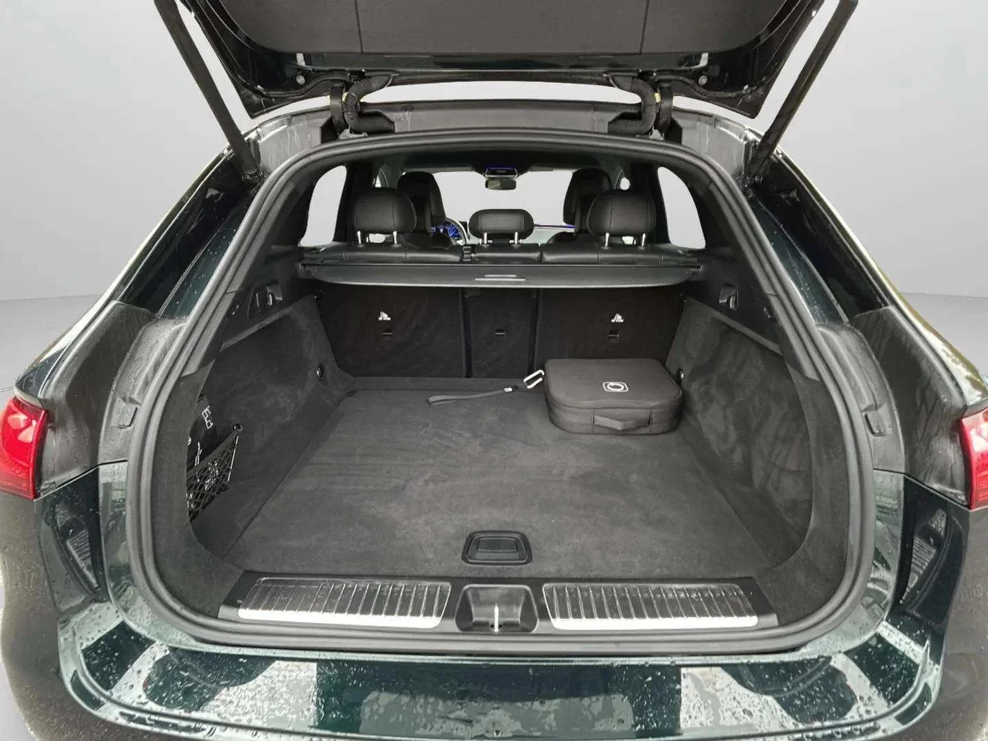 Mercedes-Benz-EQE-image-19