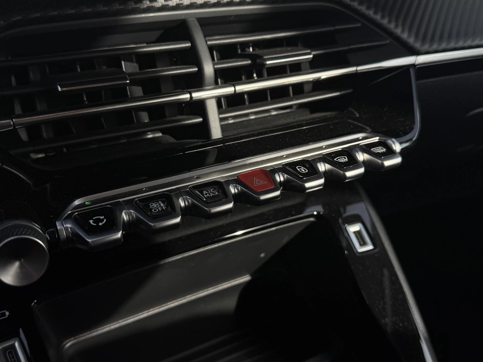 Peugeot-208-image-16