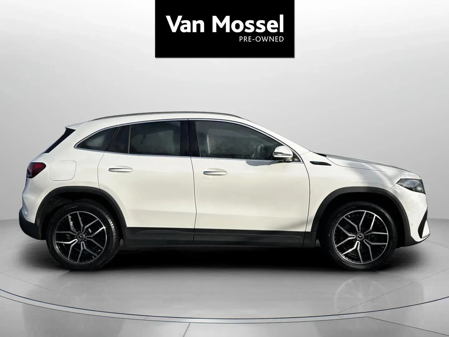 Mercedes-Benz-EQA-image-3