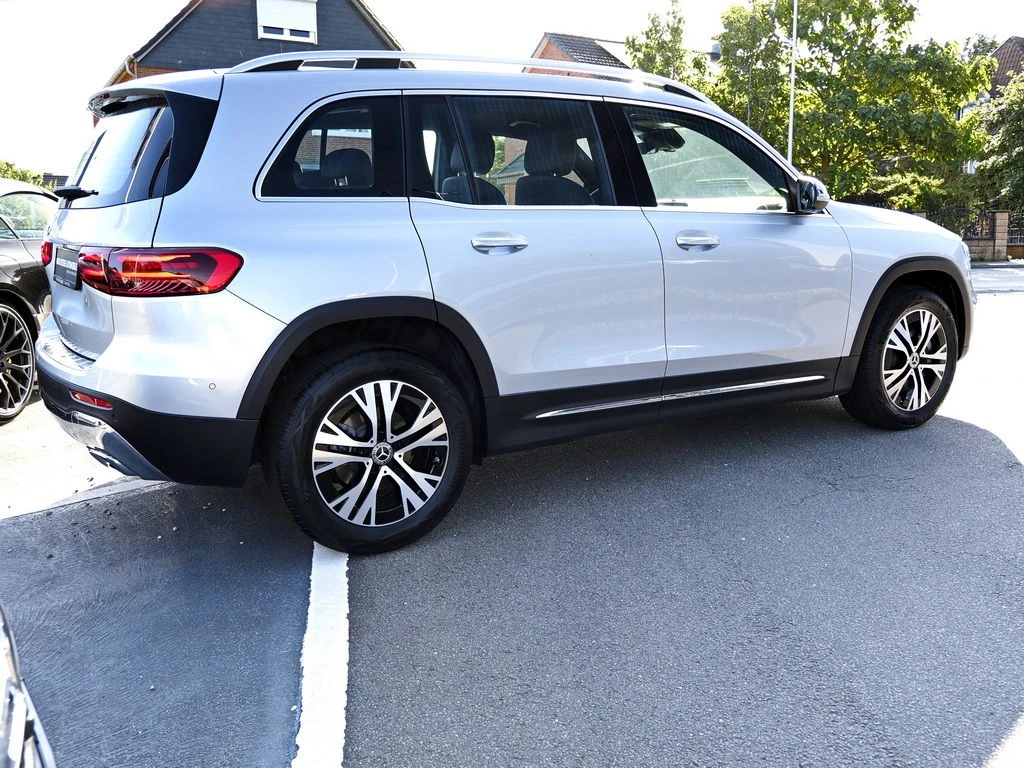 Mercedes-Benz-GLB 200 d-image-5