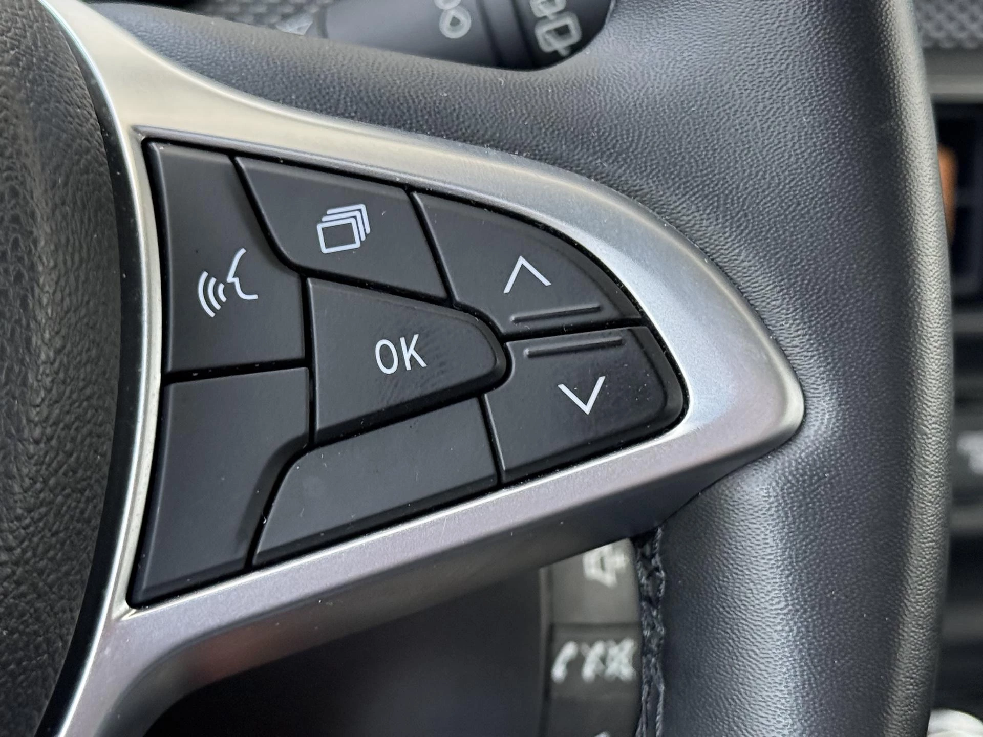 Dacia-Sandero Stepway-image-13