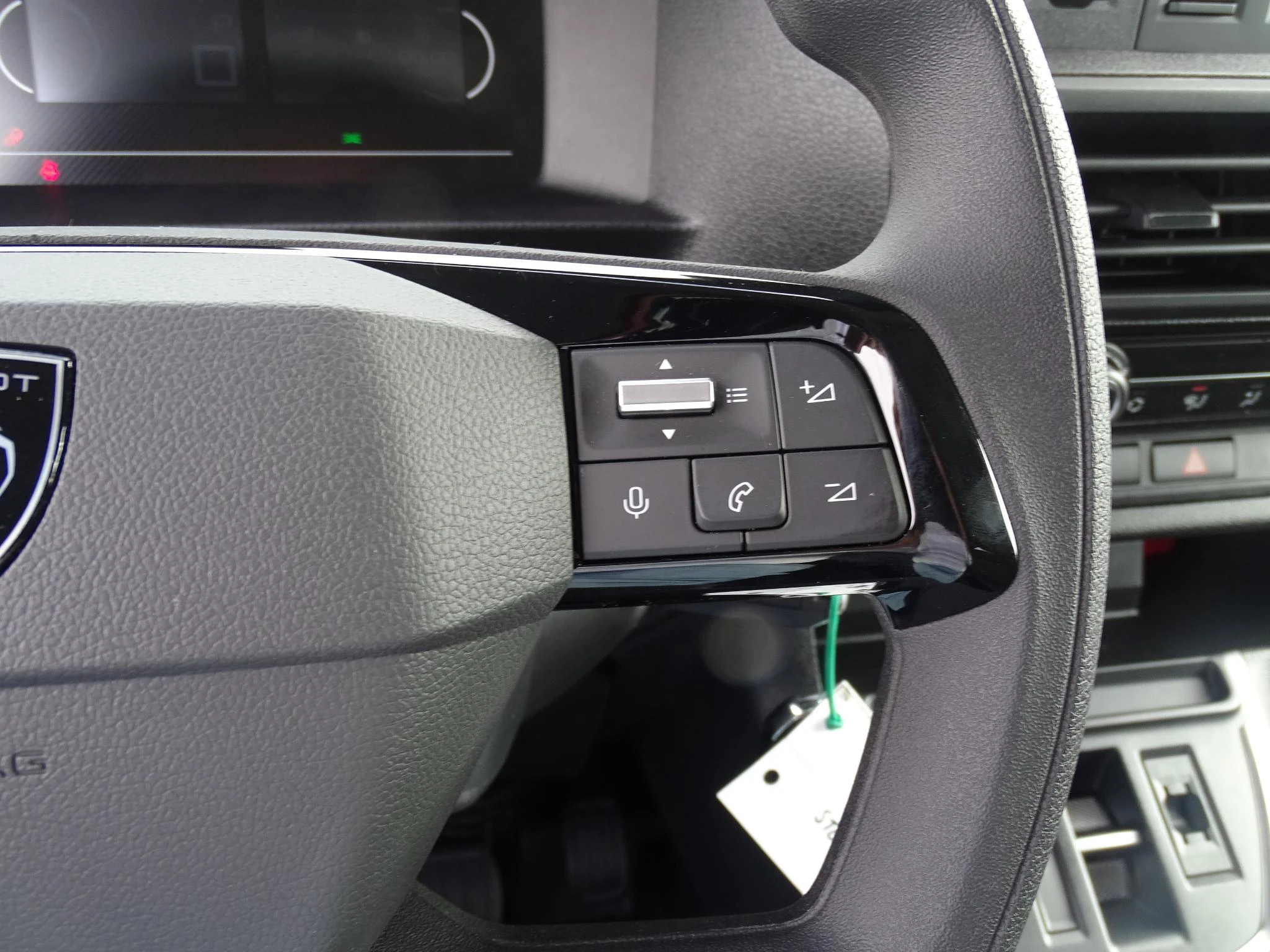 Peugeot-Expert-image-11