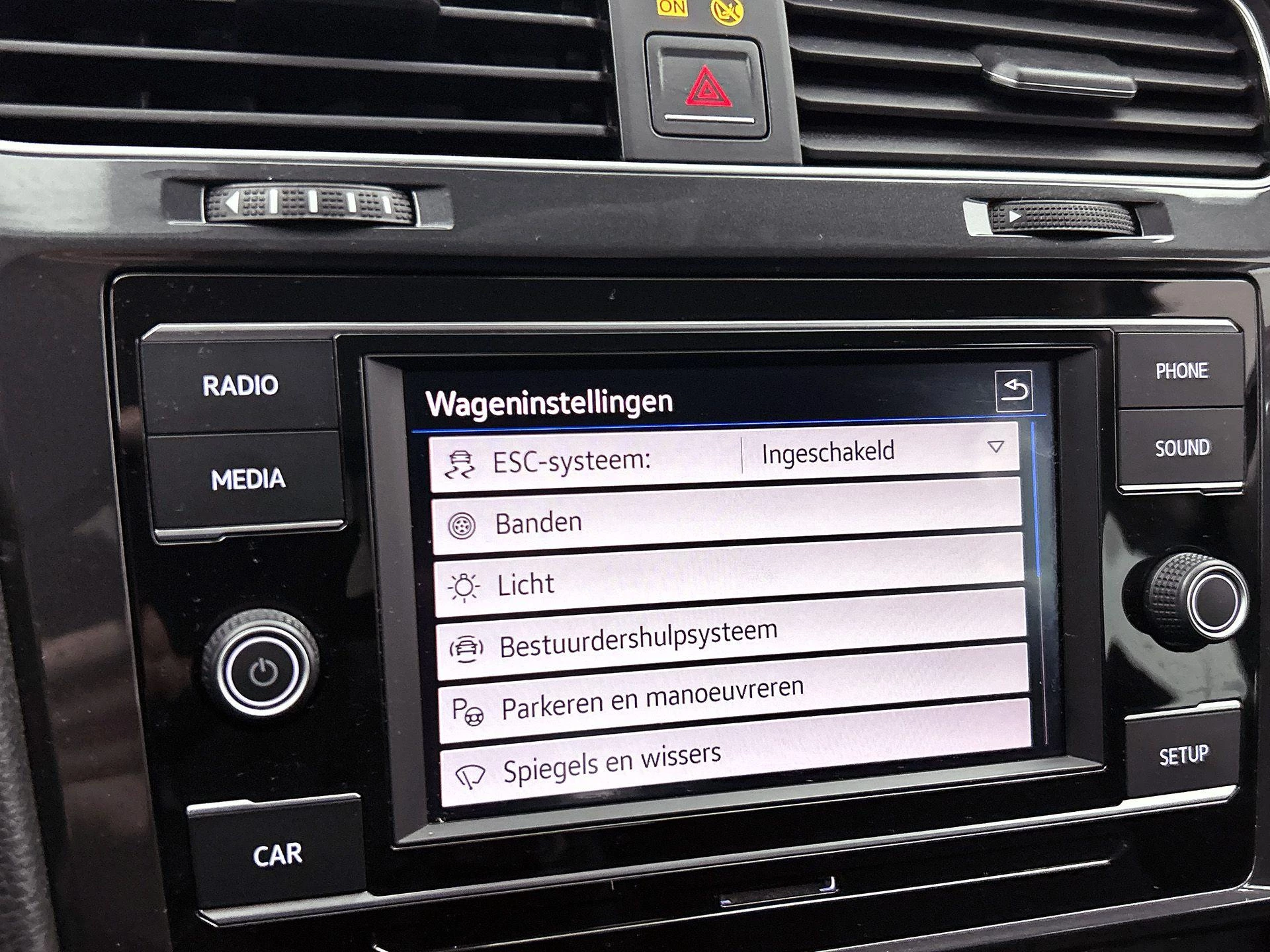 Volkswagen-Golf-image-10