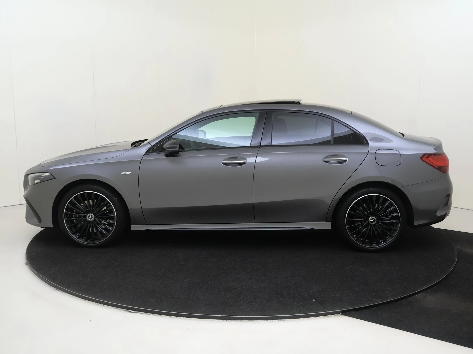 Mercedes-Benz A-Klasse 250 e Business Solution AMG