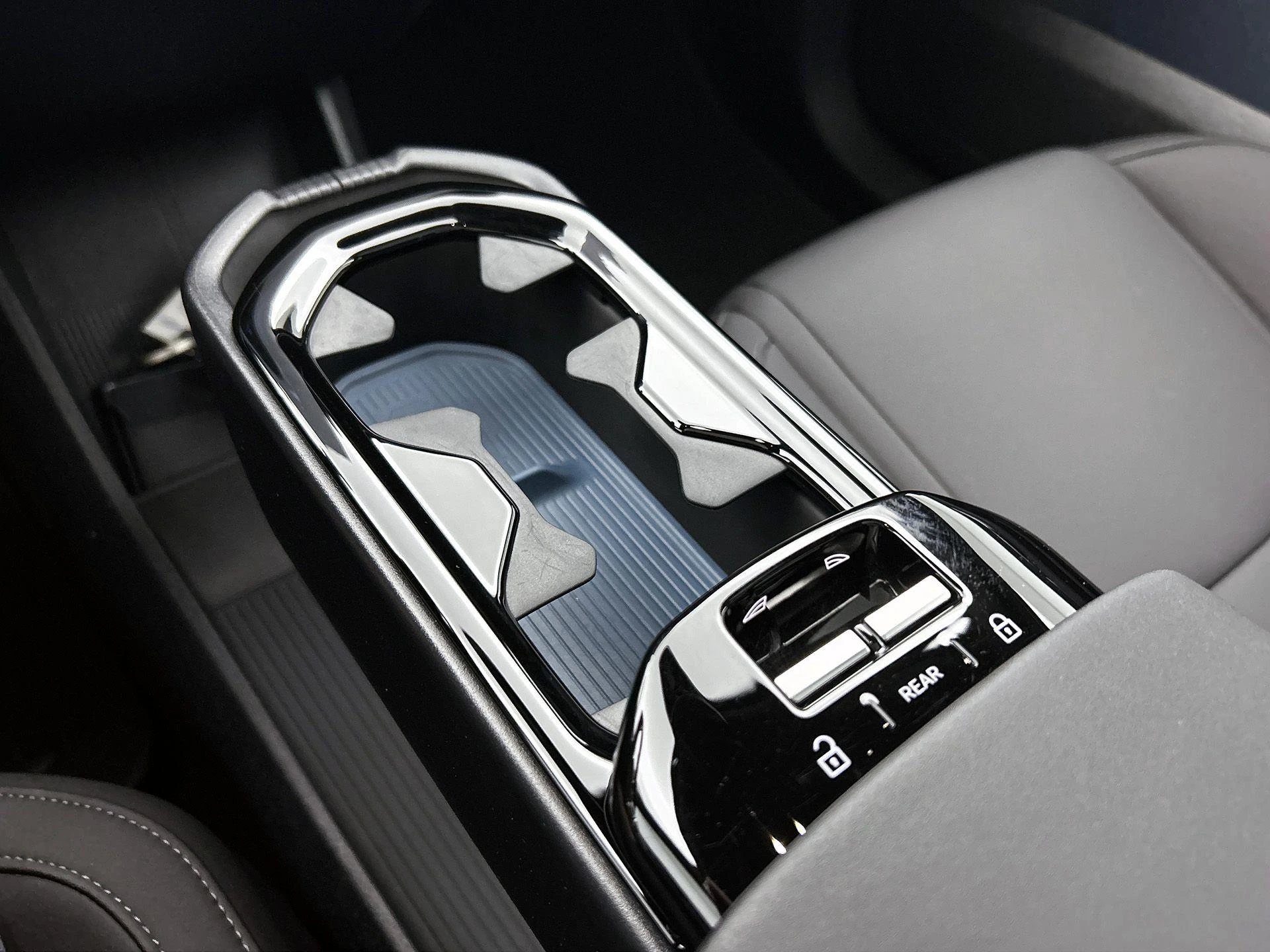 Volvo-EX30-image-29