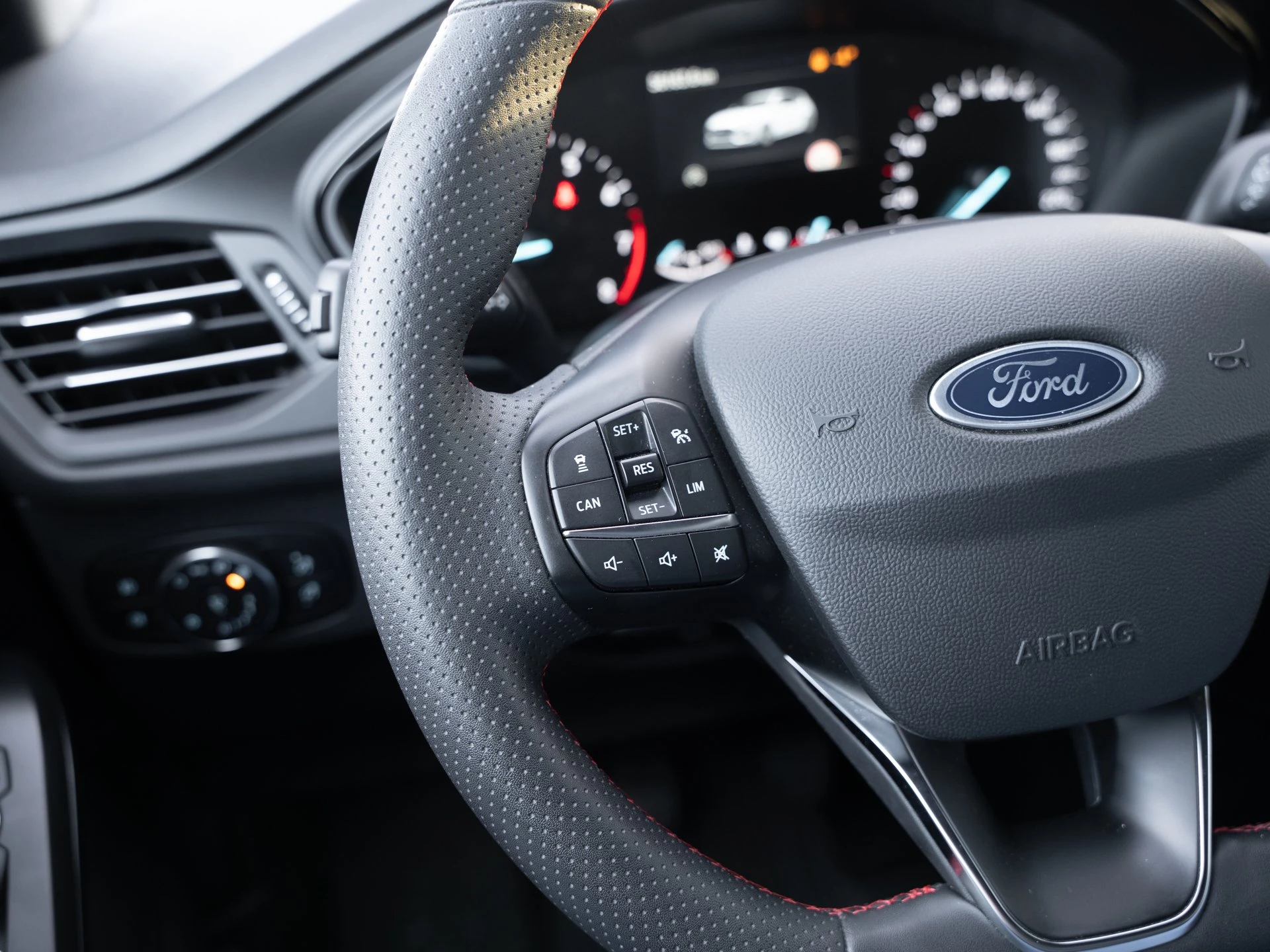 Ford Focus ST-Line DESIGN Sondermodell RFK*DISPLAY*BC*AHVR*WINT.PKT