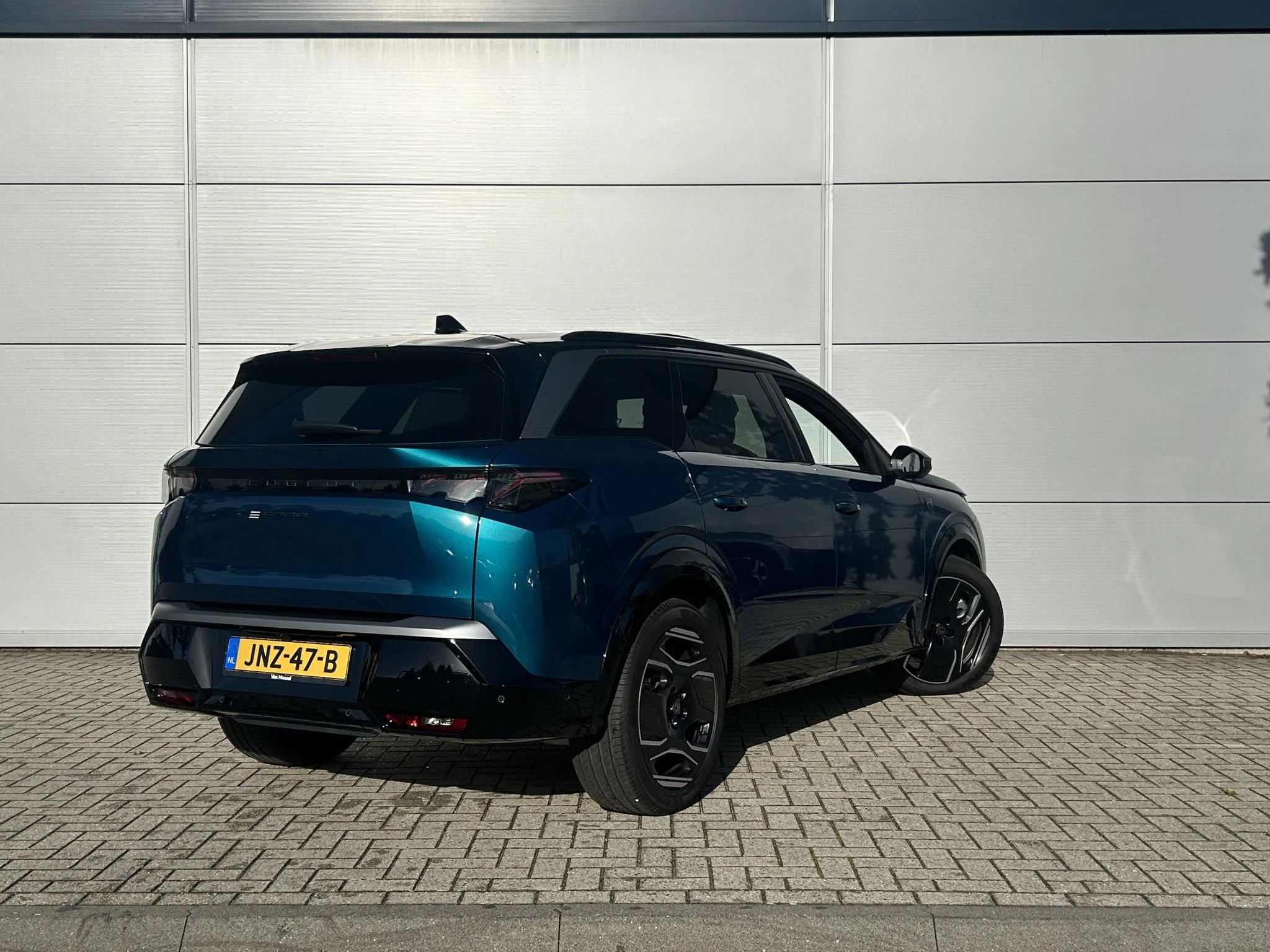 Peugeot-e-5008-image-5