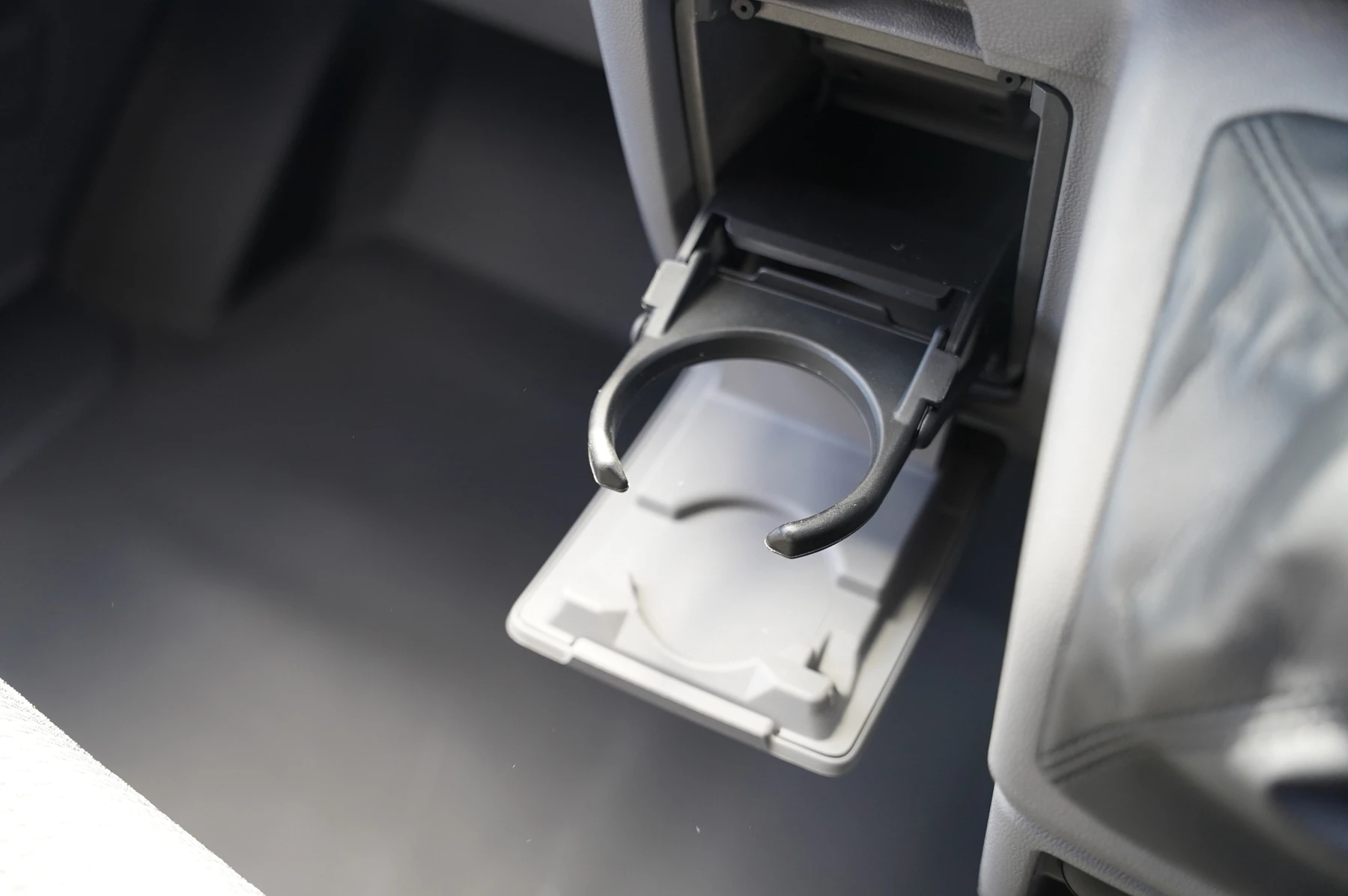 Volkswagen-Transporter-image-24