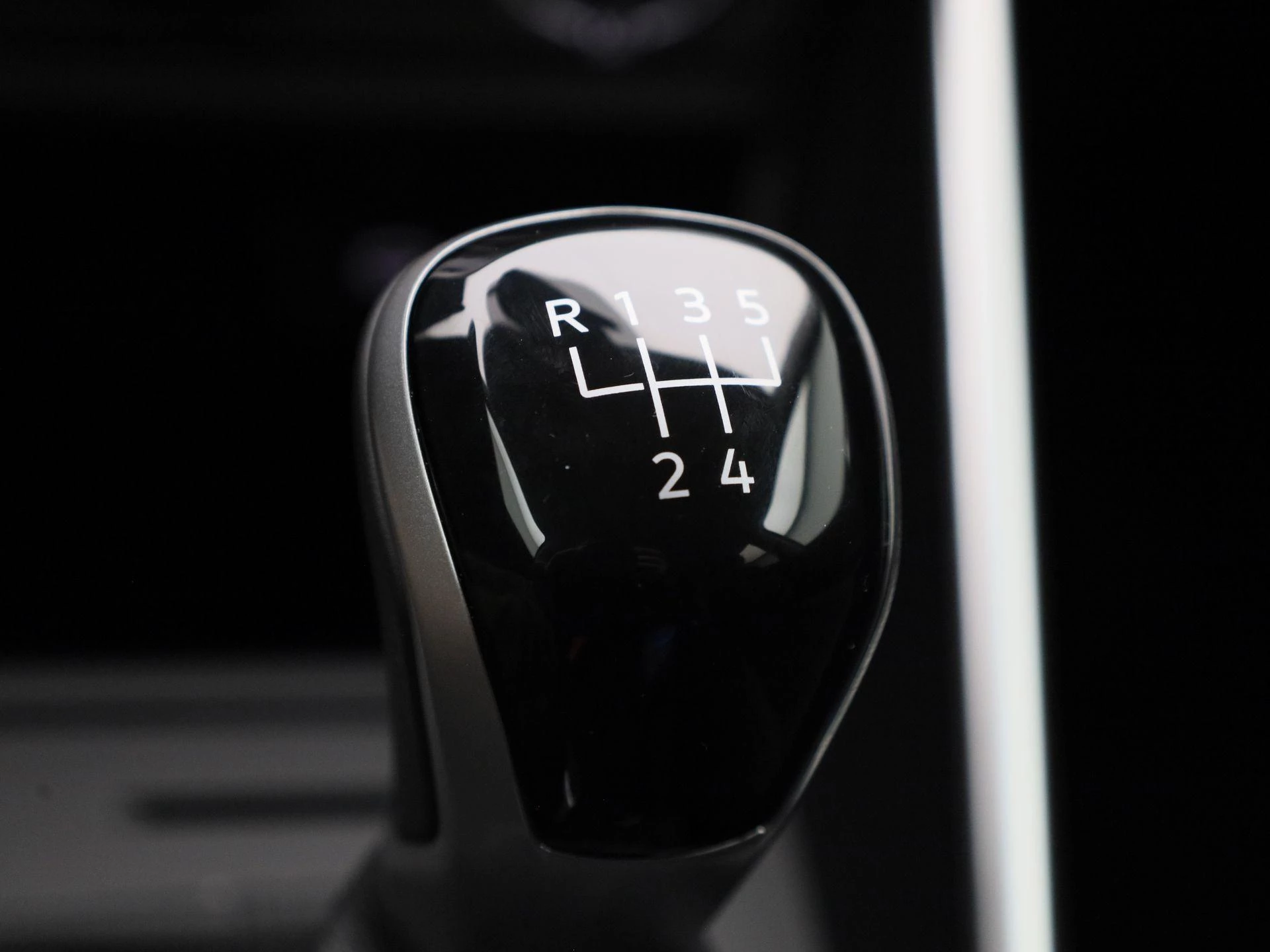 Volkswagen-Polo-image-23