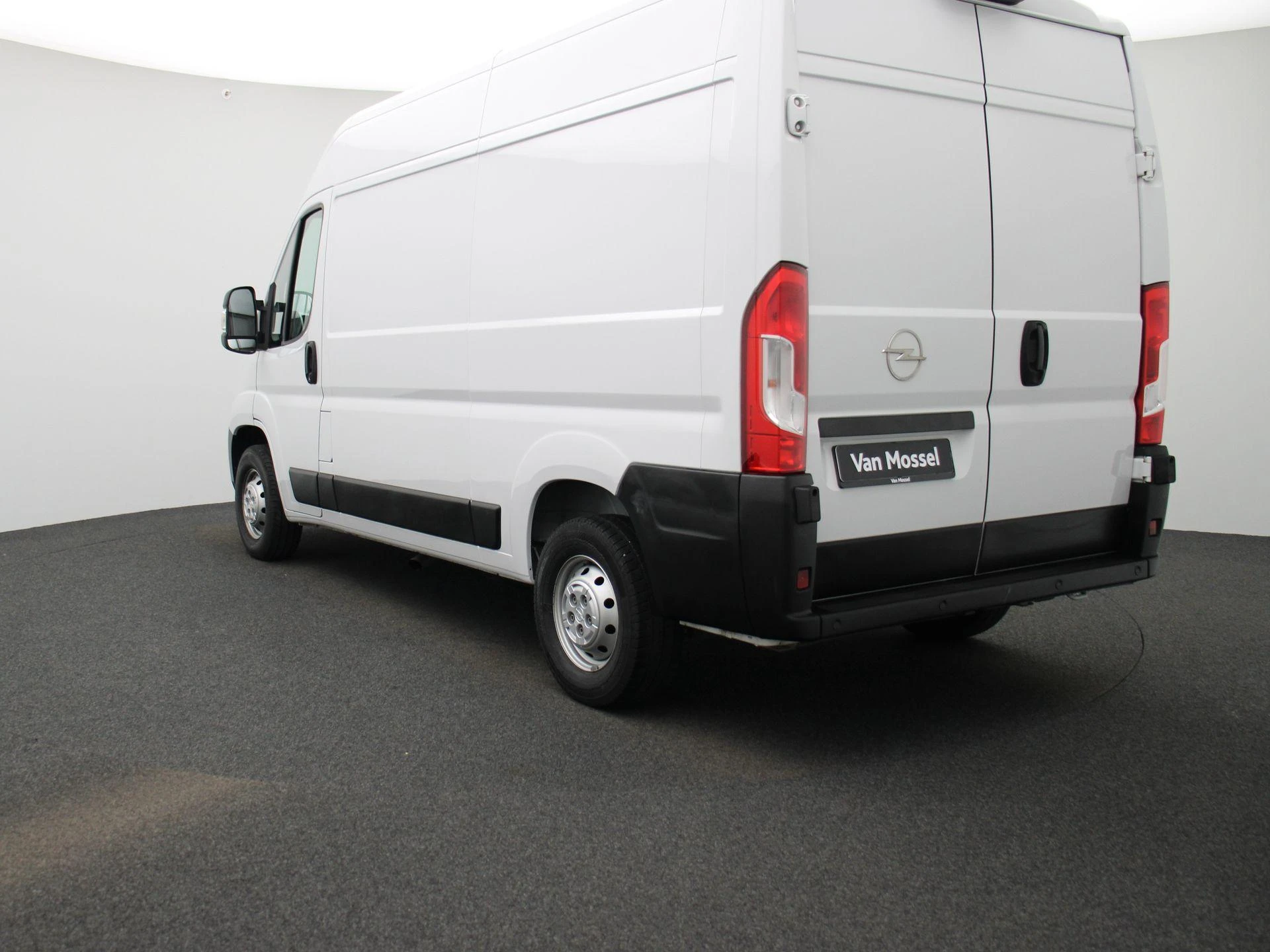 Opel-Movano-image-1