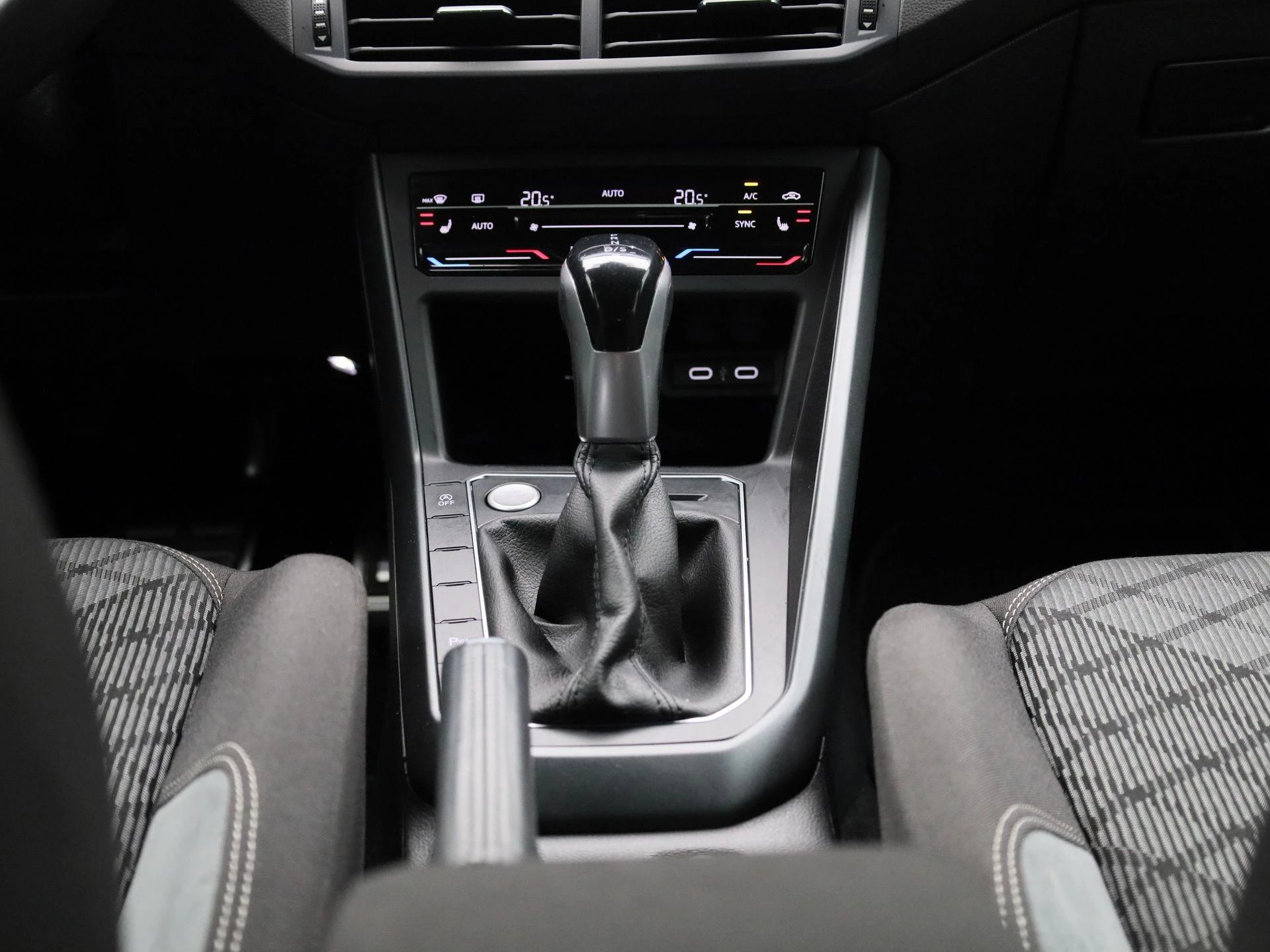 Volkswagen-Polo-image-8