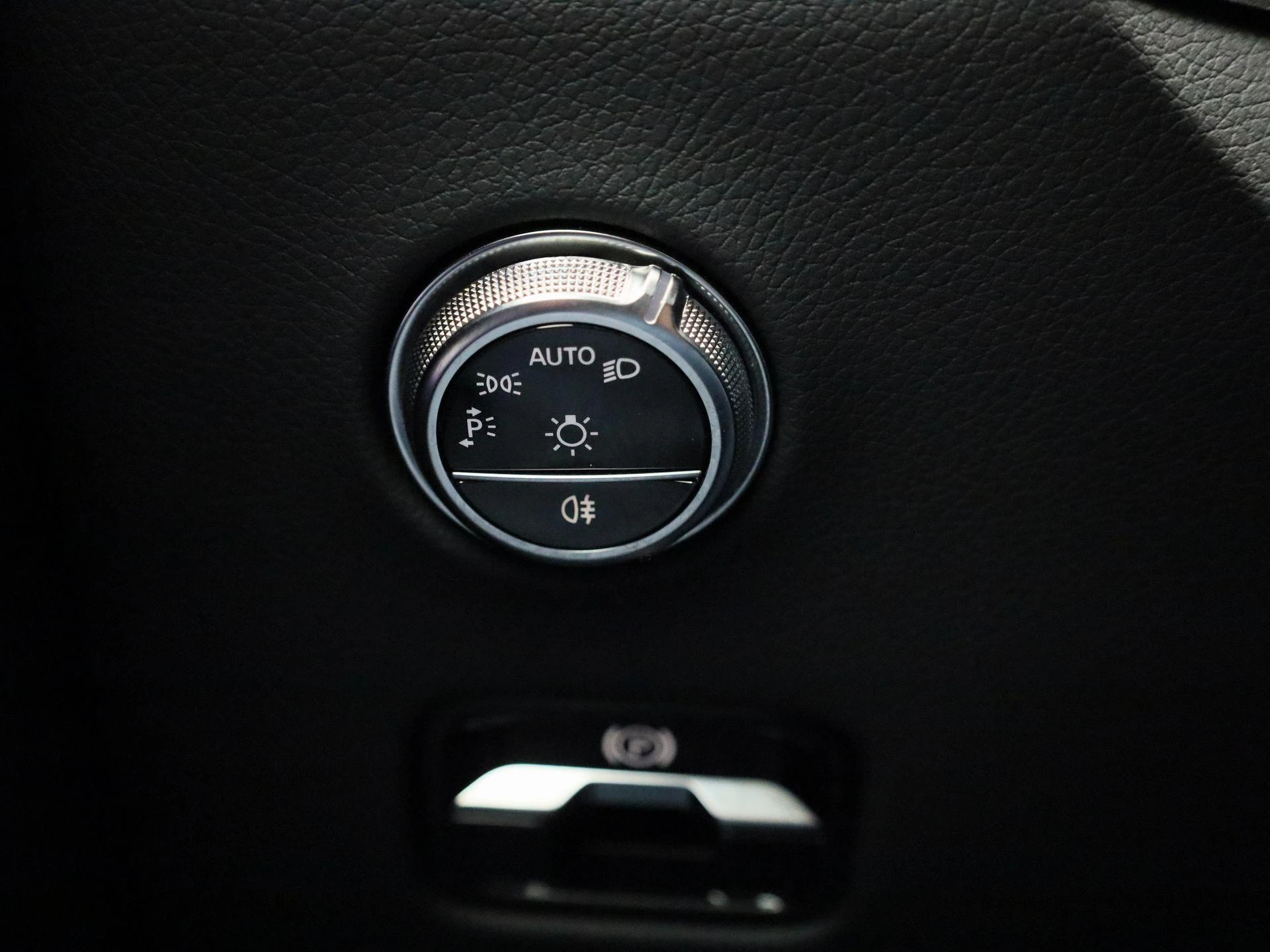 Mercedes-Benz-GLC-image-24