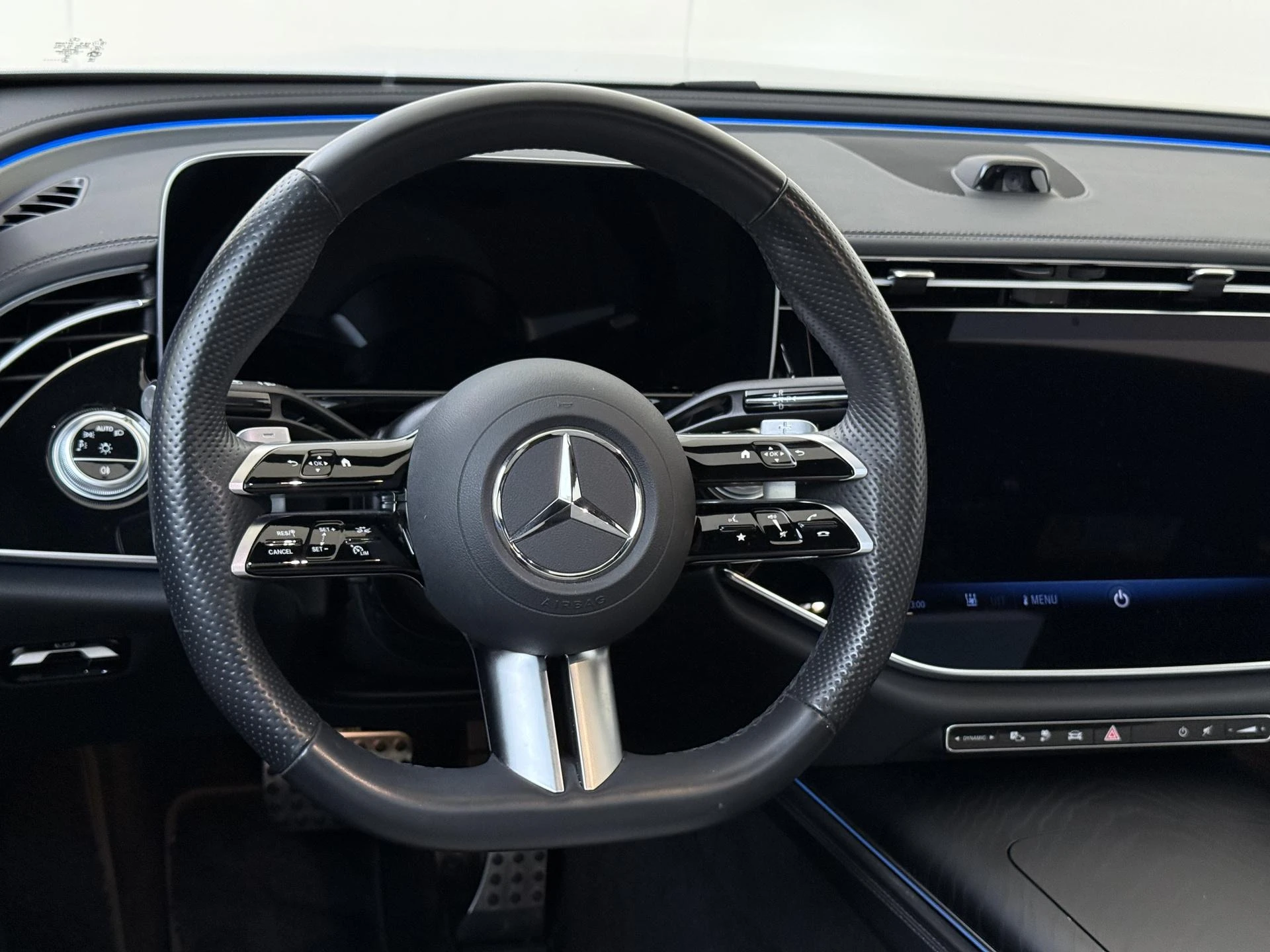 Mercedes-Benz-E-Klasse-image-9