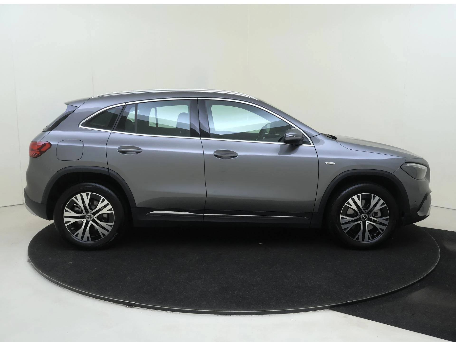 Mercedes-Benz-GLA-image-8