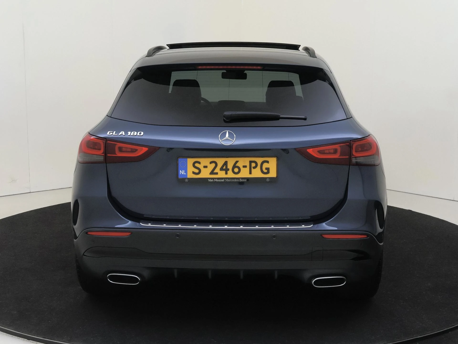 Mercedes-Benz-GLA-image-6