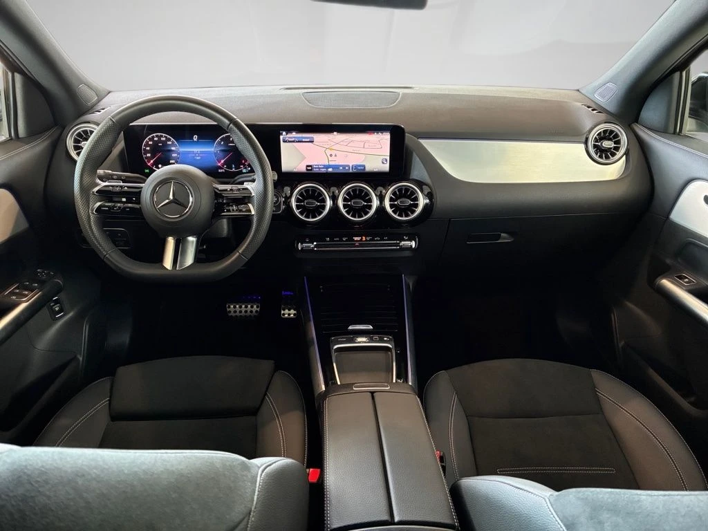 Mercedes-Benz-GLA 200 d-image-11