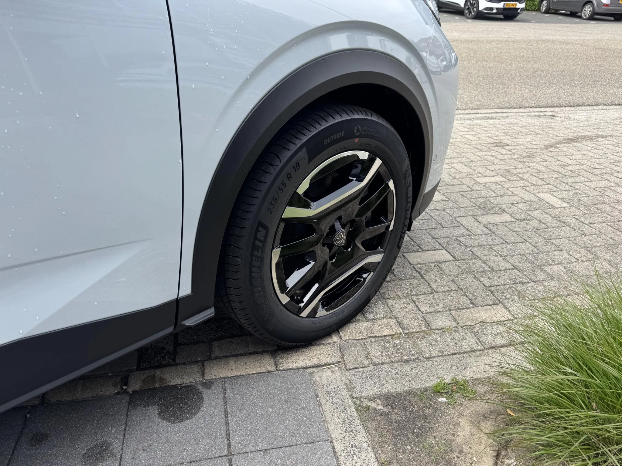 Peugeot e-3008 Allure Avantage 210 73 kWh