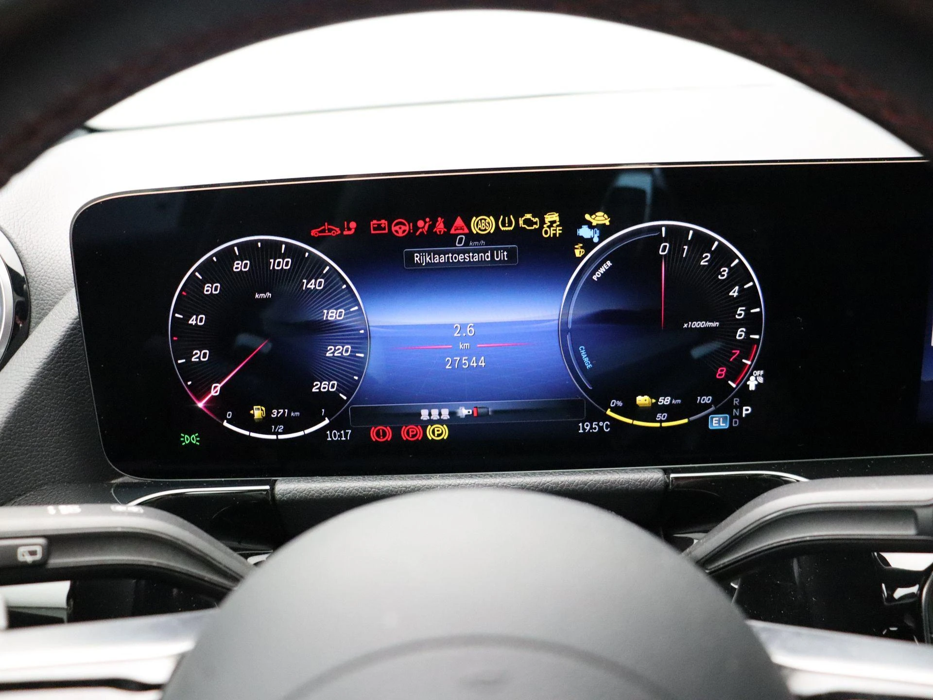 Mercedes-Benz-GLA-image-17