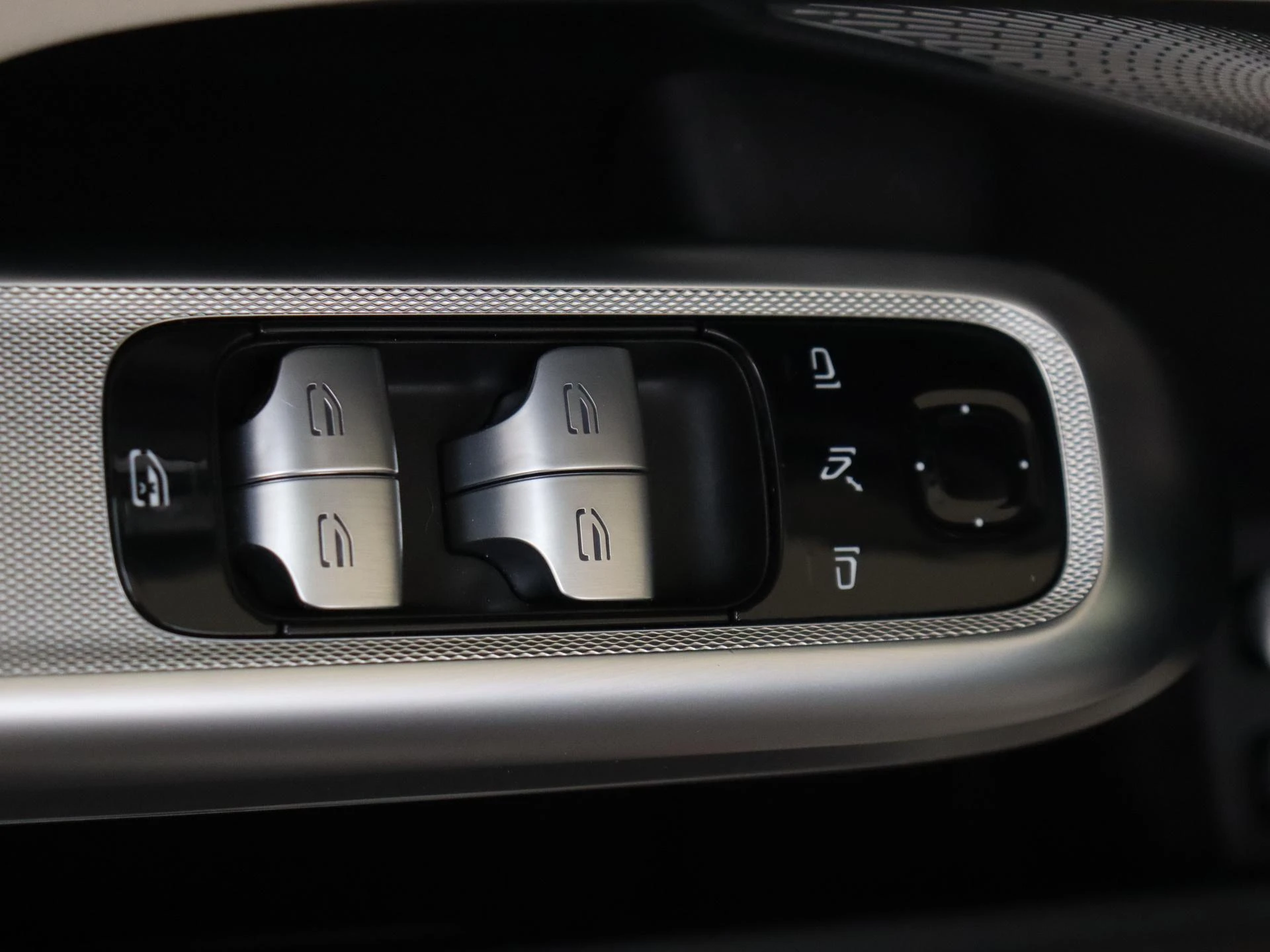 Mercedes-Benz-E-Klasse-image-25