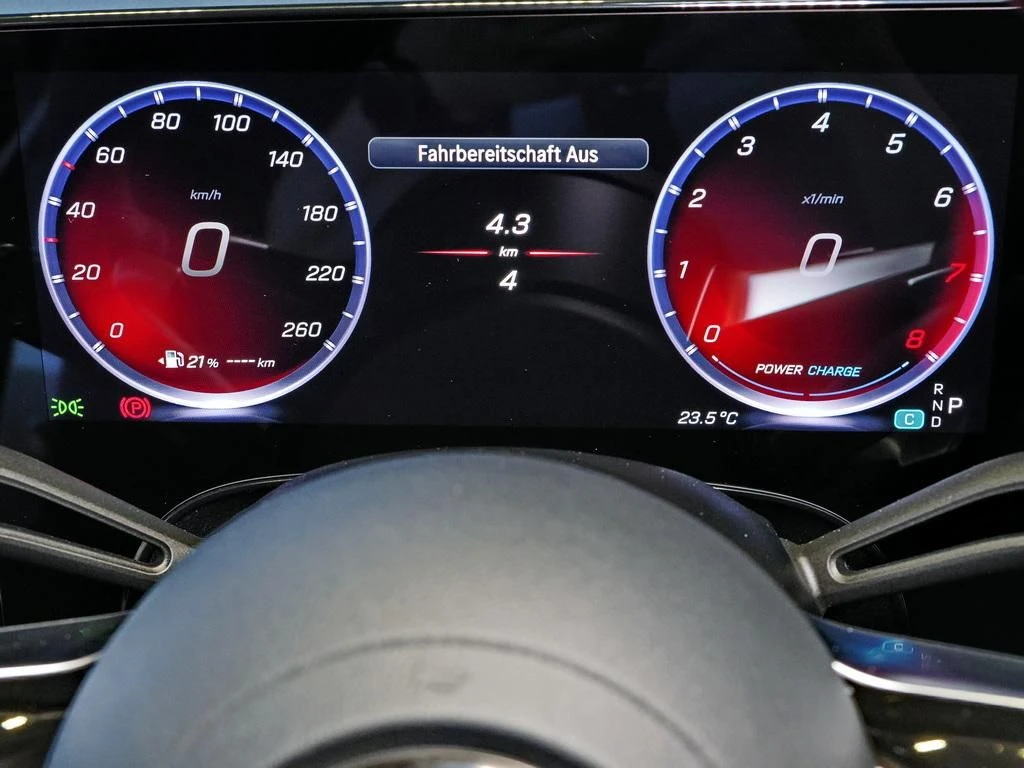 Mercedes-Benz-CLA 200-image-9
