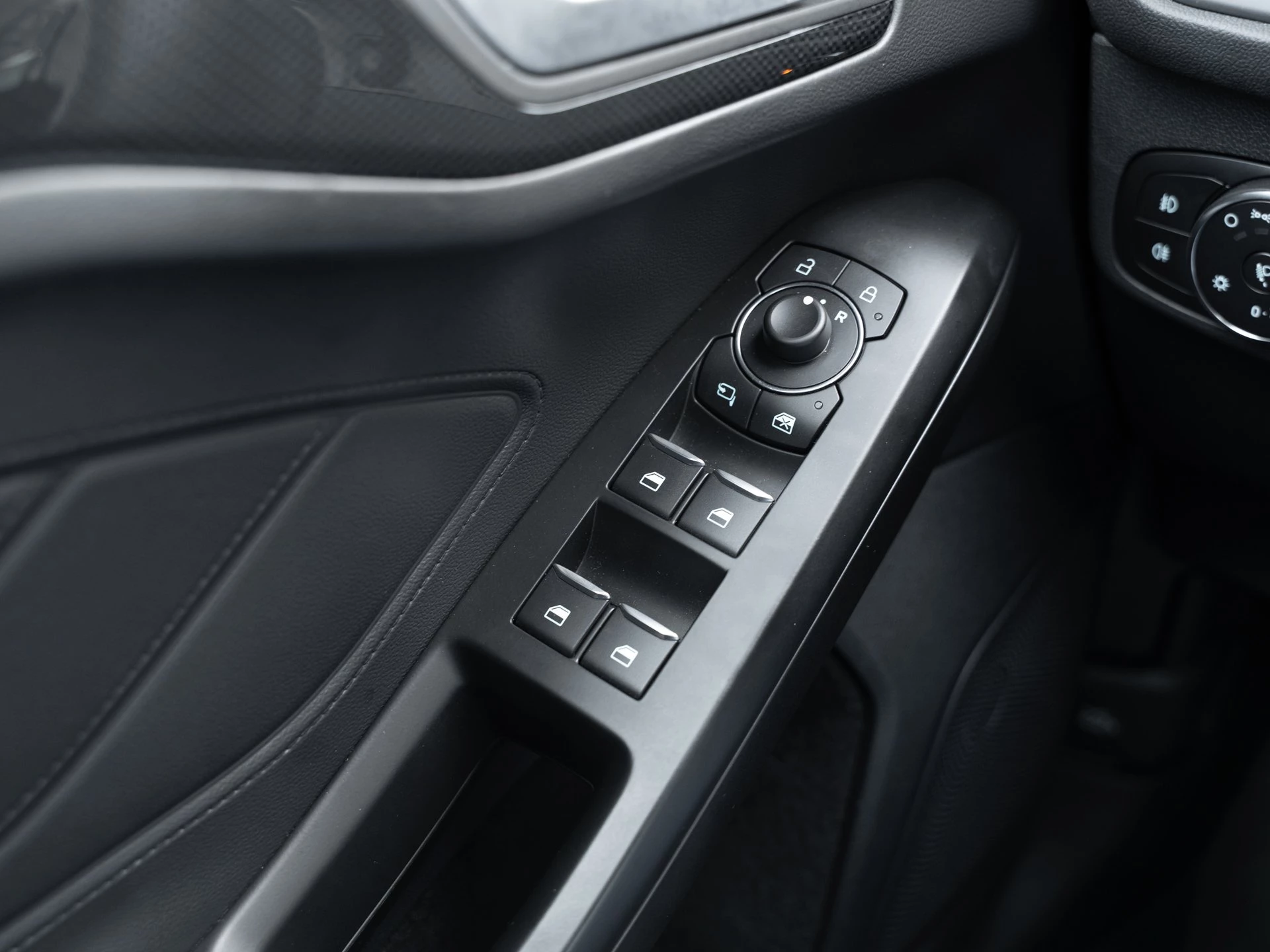 Ford Focus ST-Line DESIGN Sondermodell RFK*DISPLAY*BC*AHVR*WINT.PKT