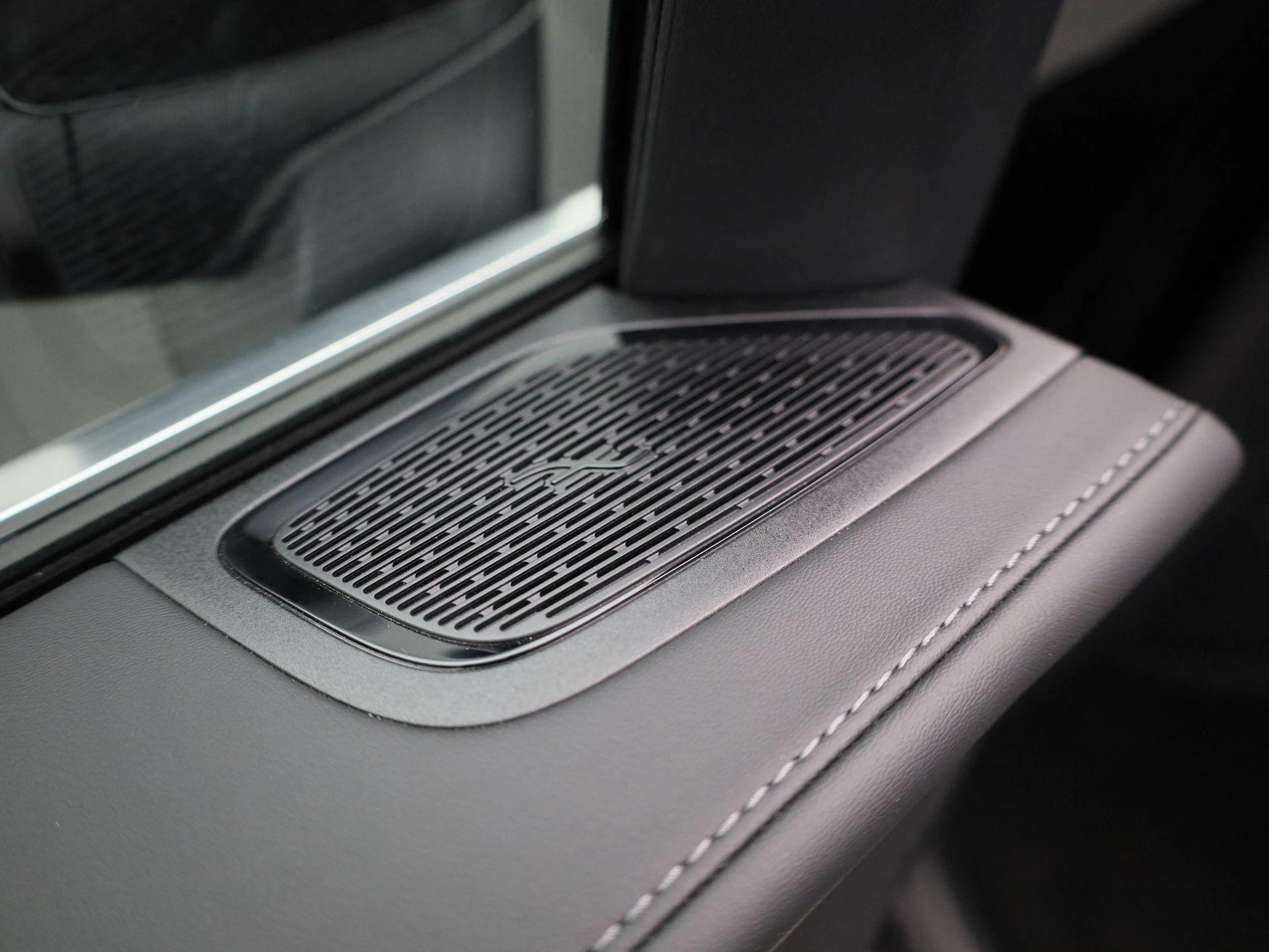 Mercedes-Benz-GLC-image-38