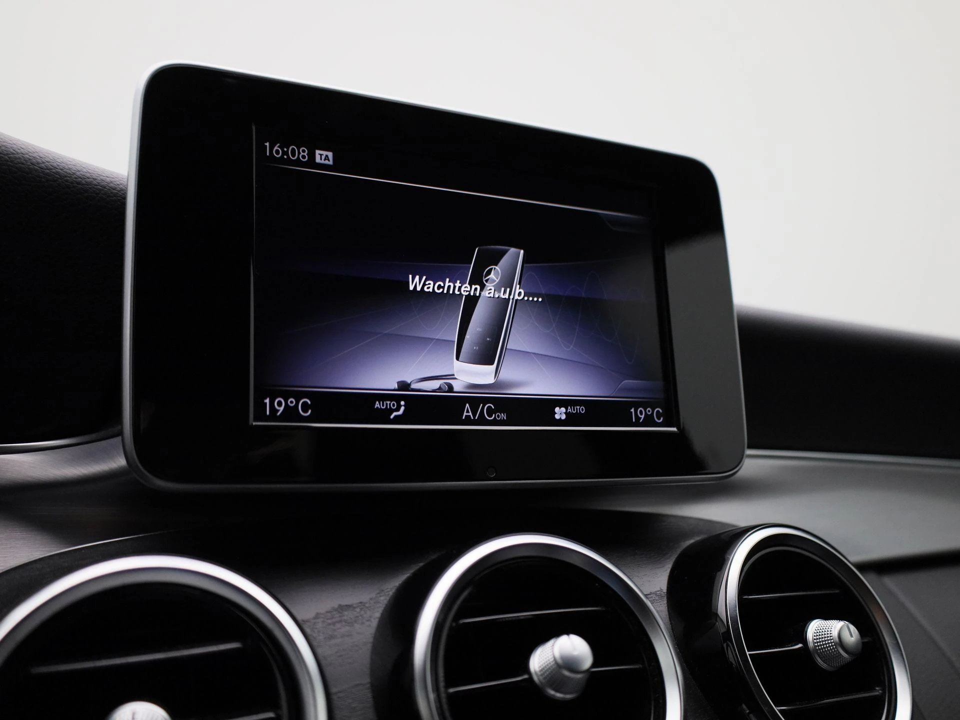 Mercedes-Benz-C-Klasse-image-21