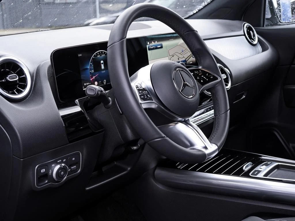 Mercedes-Benz-GLA 200 d-image-8