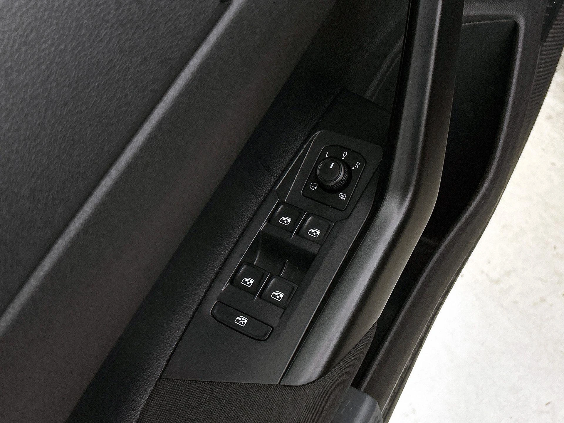 Volkswagen-Polo-image-21