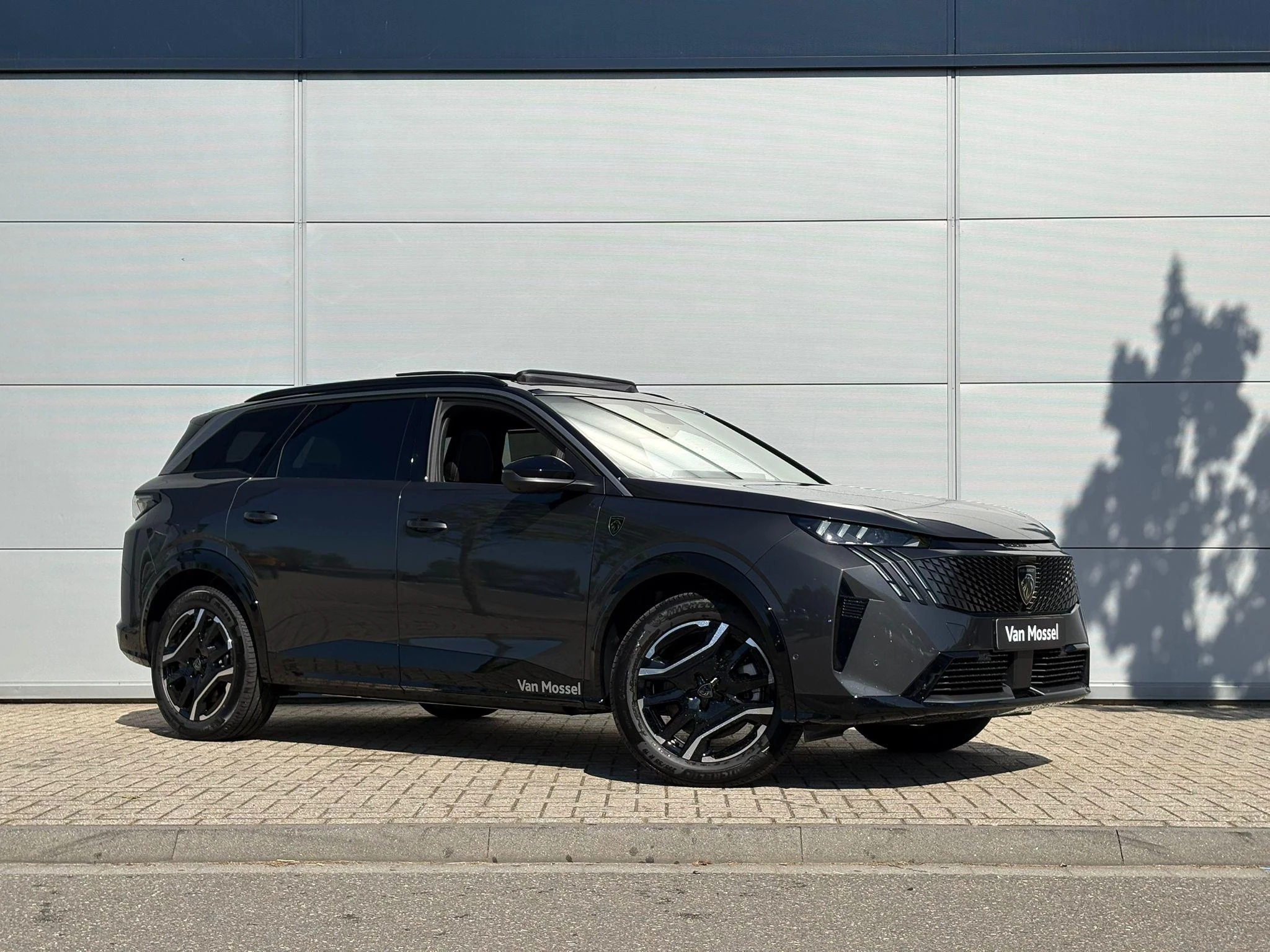 Peugeot-e-5008-image-7