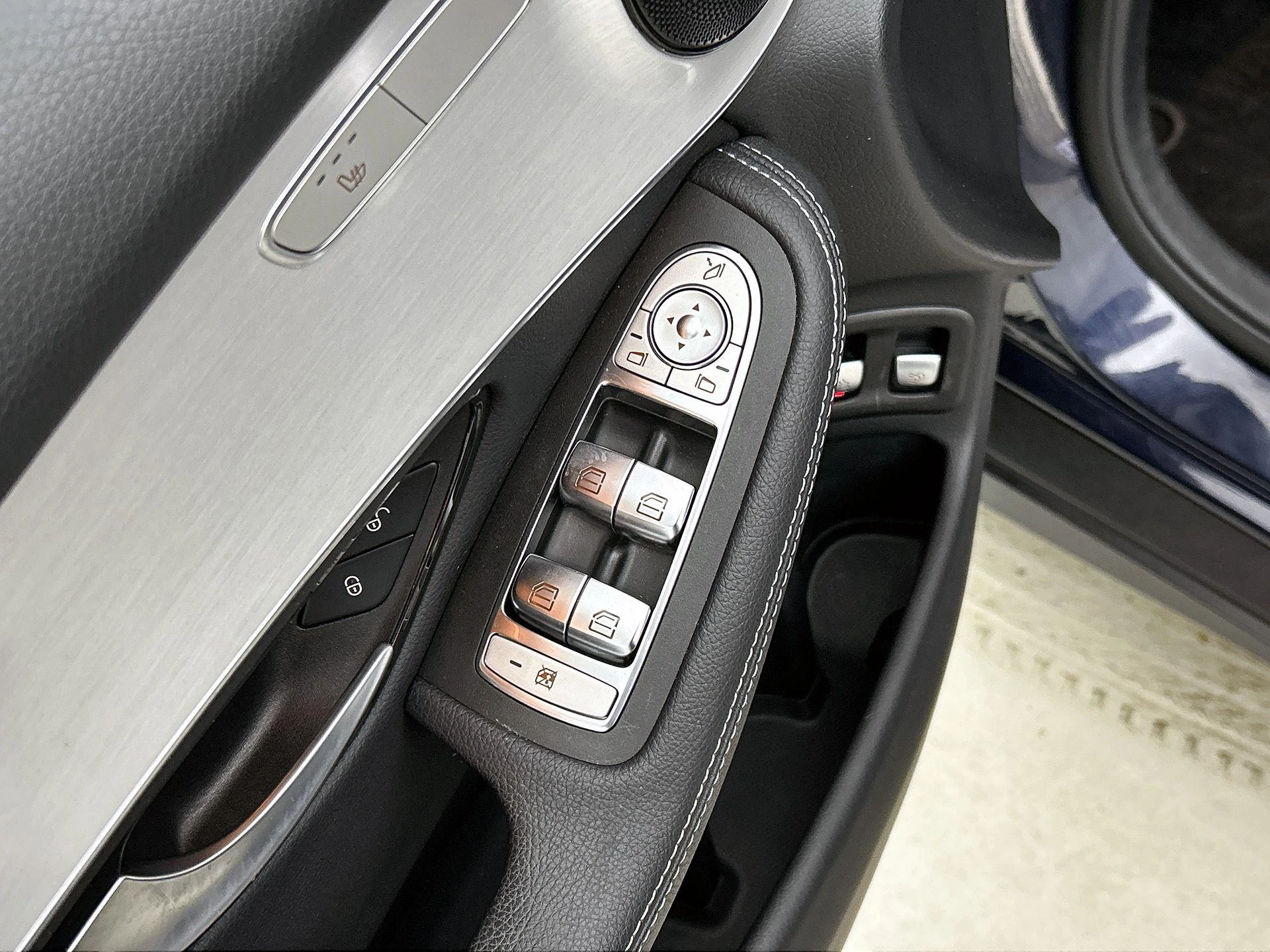 Mercedes-Benz-GLC-image-31