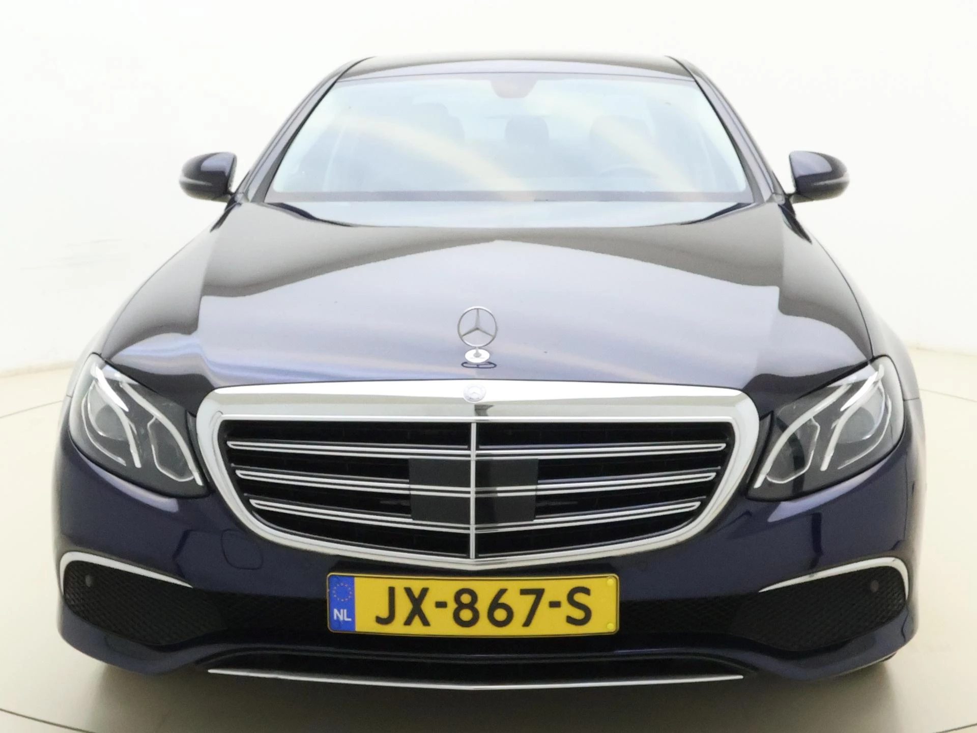 Mercedes-Benz-E-Klasse-image-8