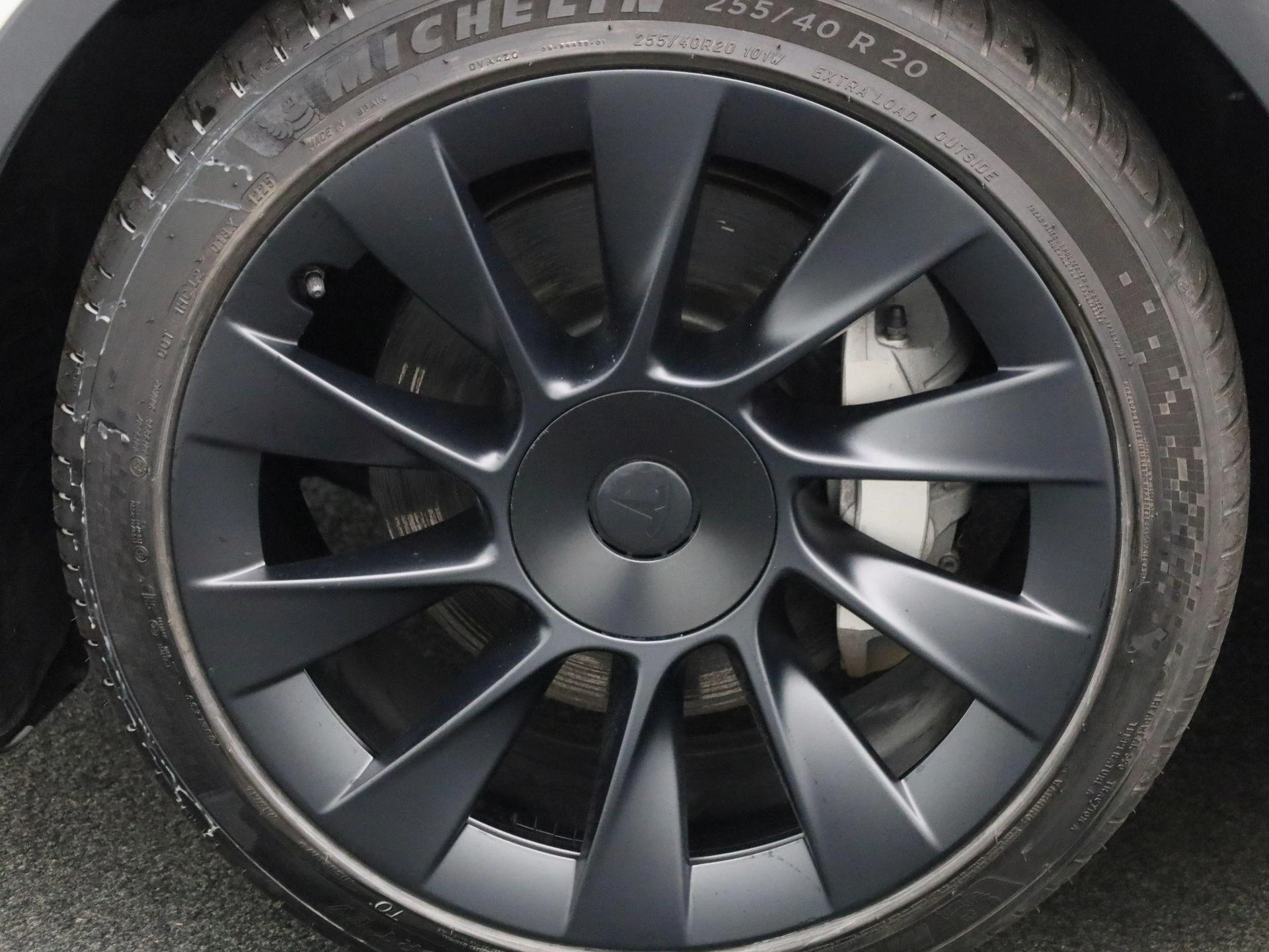 Tesla-Model Y-image-15