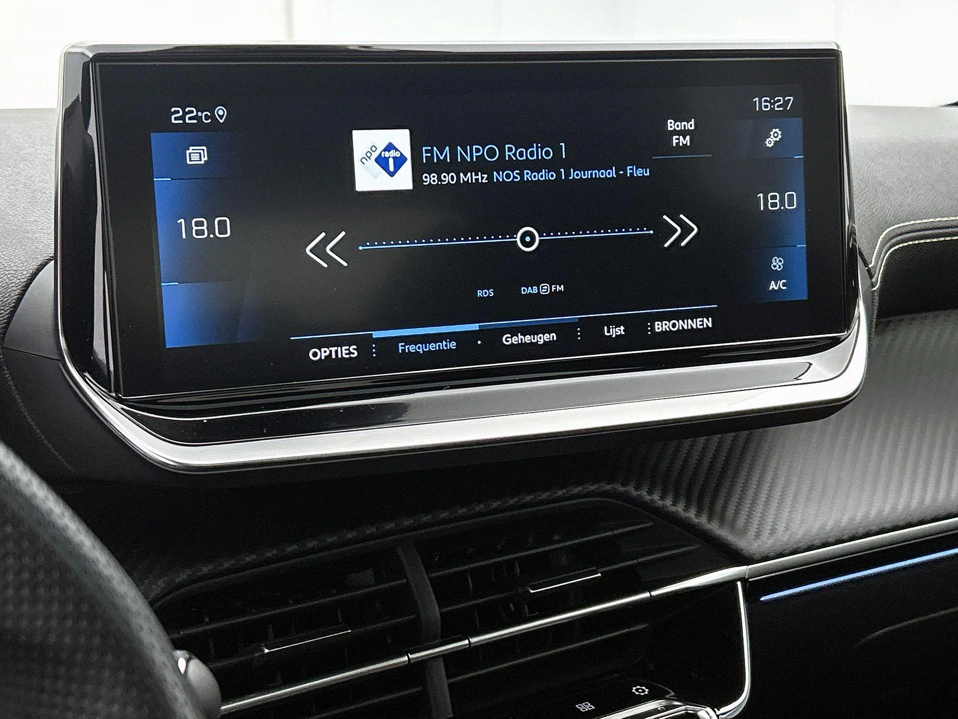 Peugeot-208-image-6