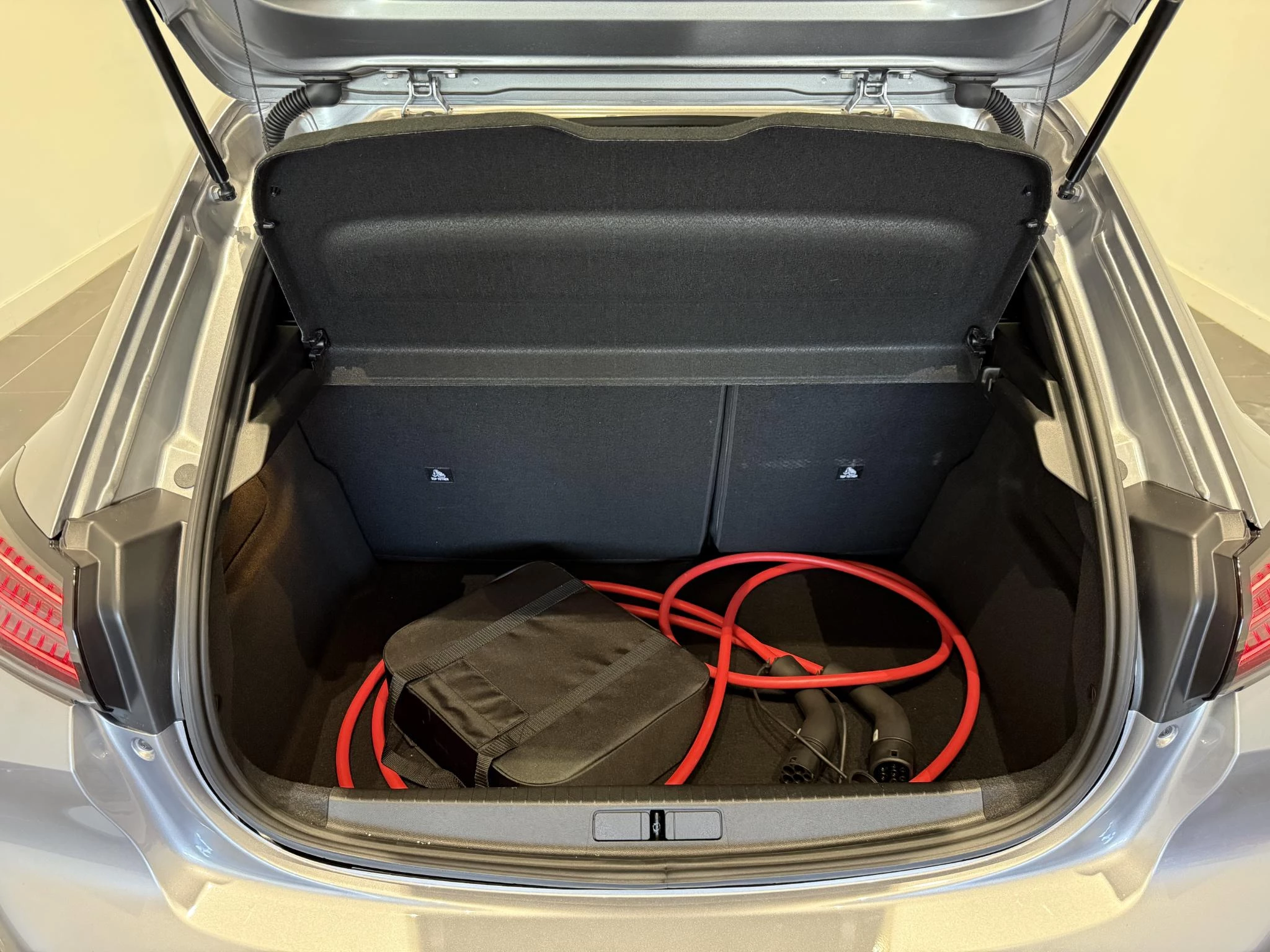 Peugeot-e-208-image-6