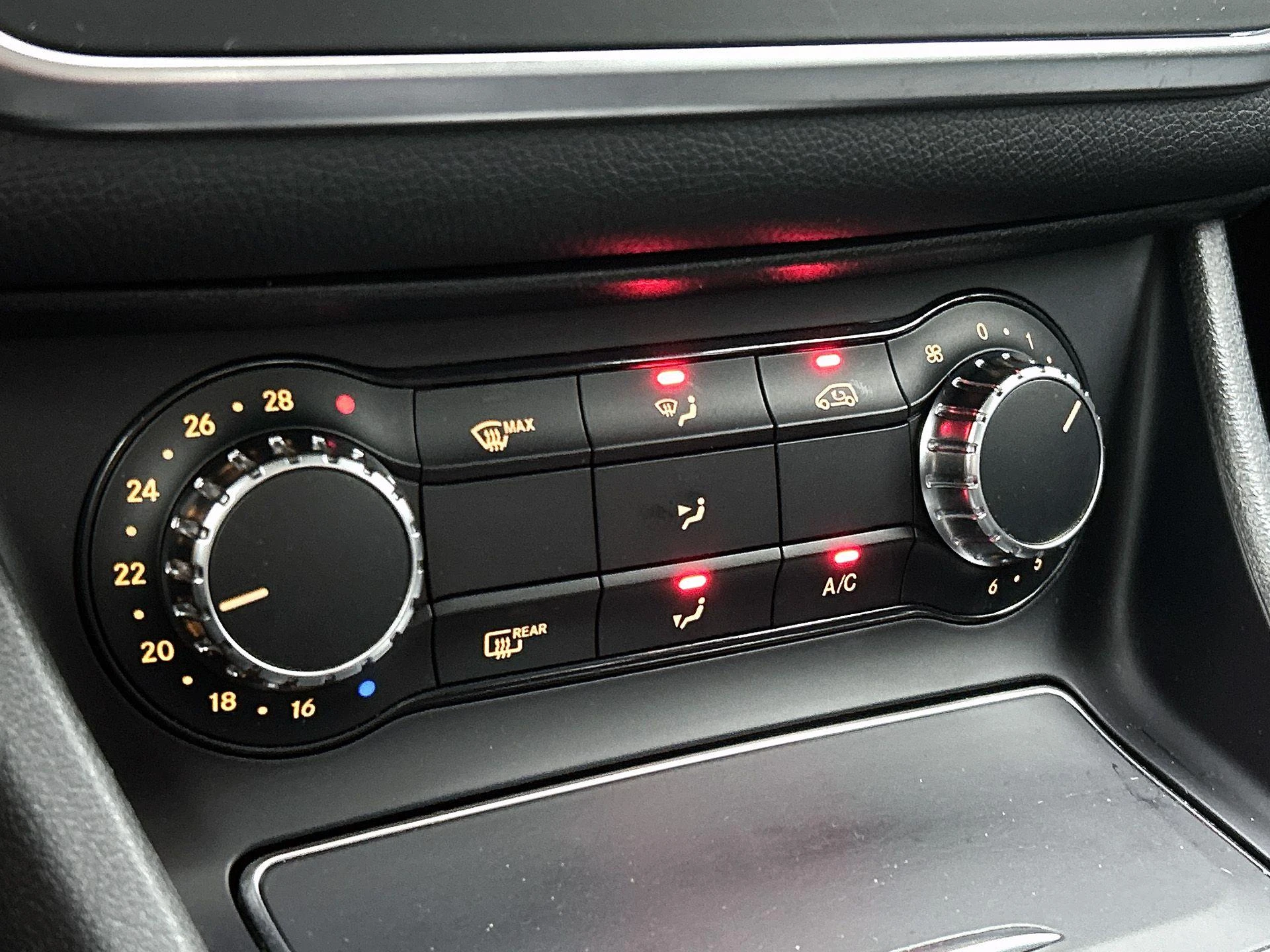 Mercedes-Benz CLA 180 Business Solution AMG Upgrade Edition