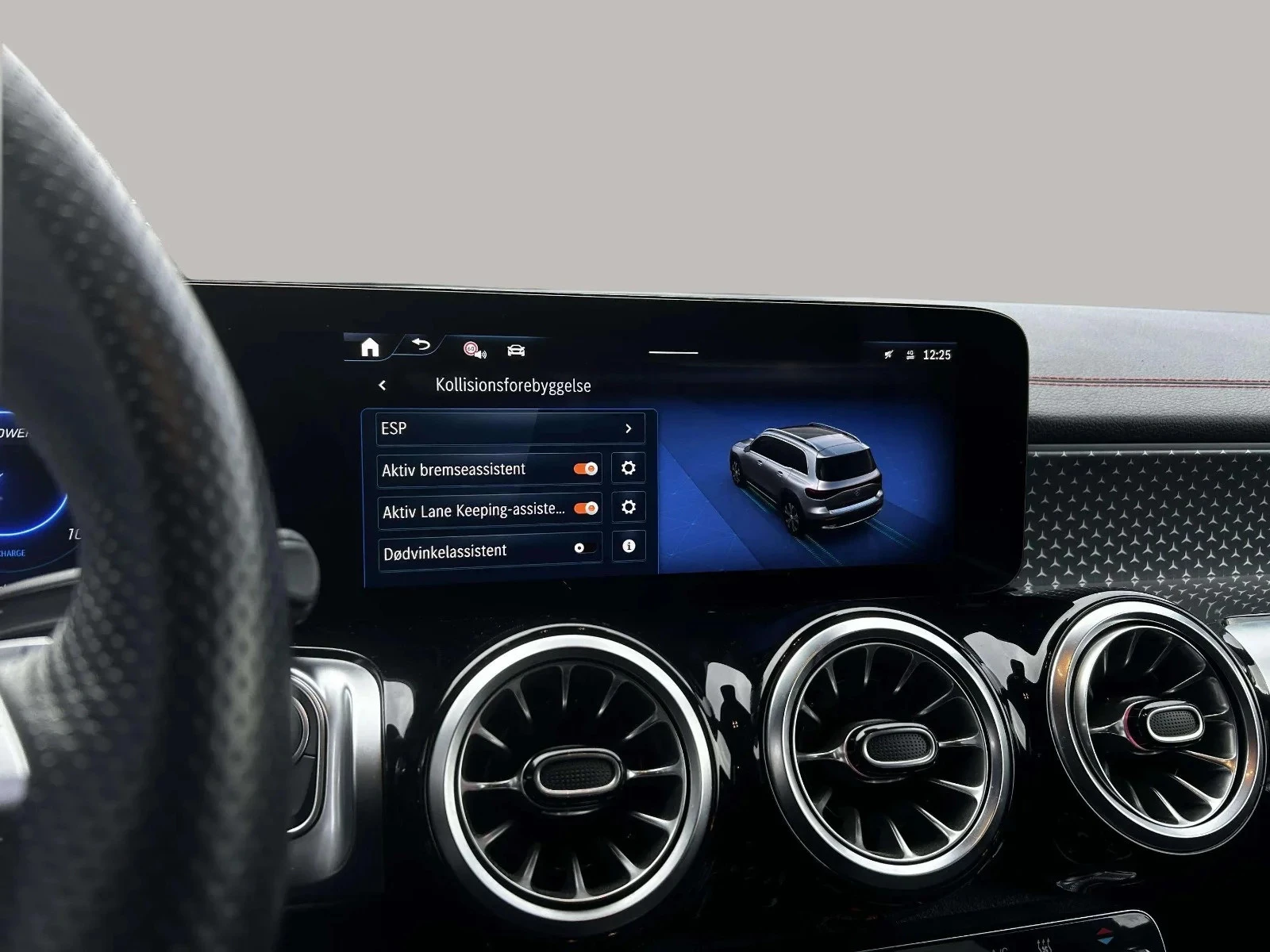 Mercedes-Benz-EQB-image-17