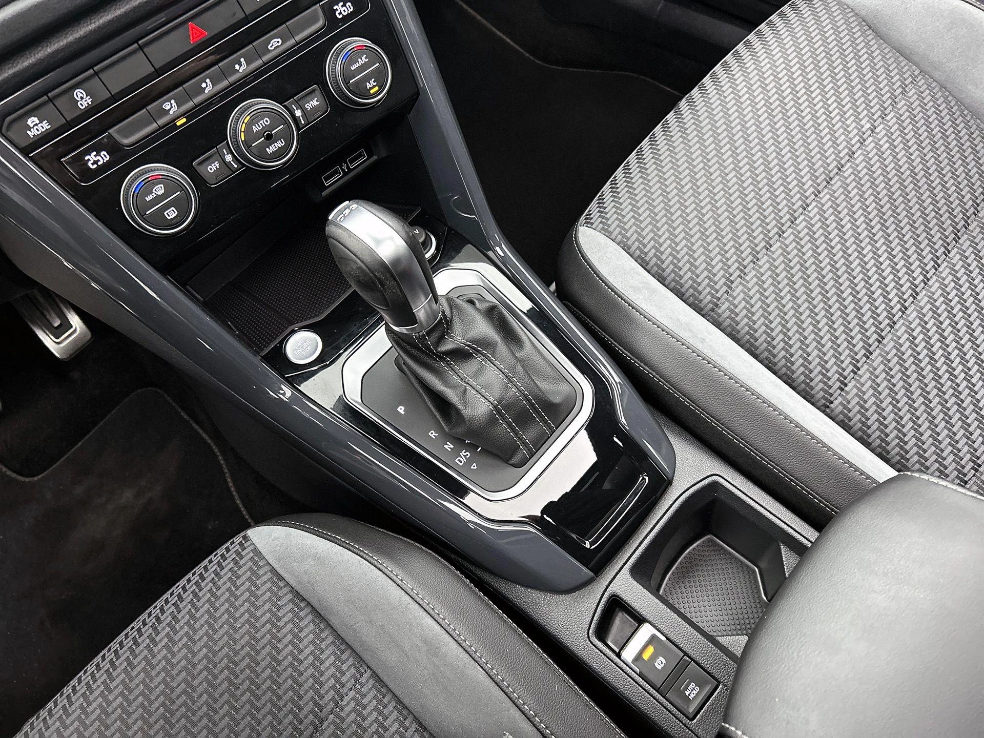 Volkswagen-T-Roc-image-27