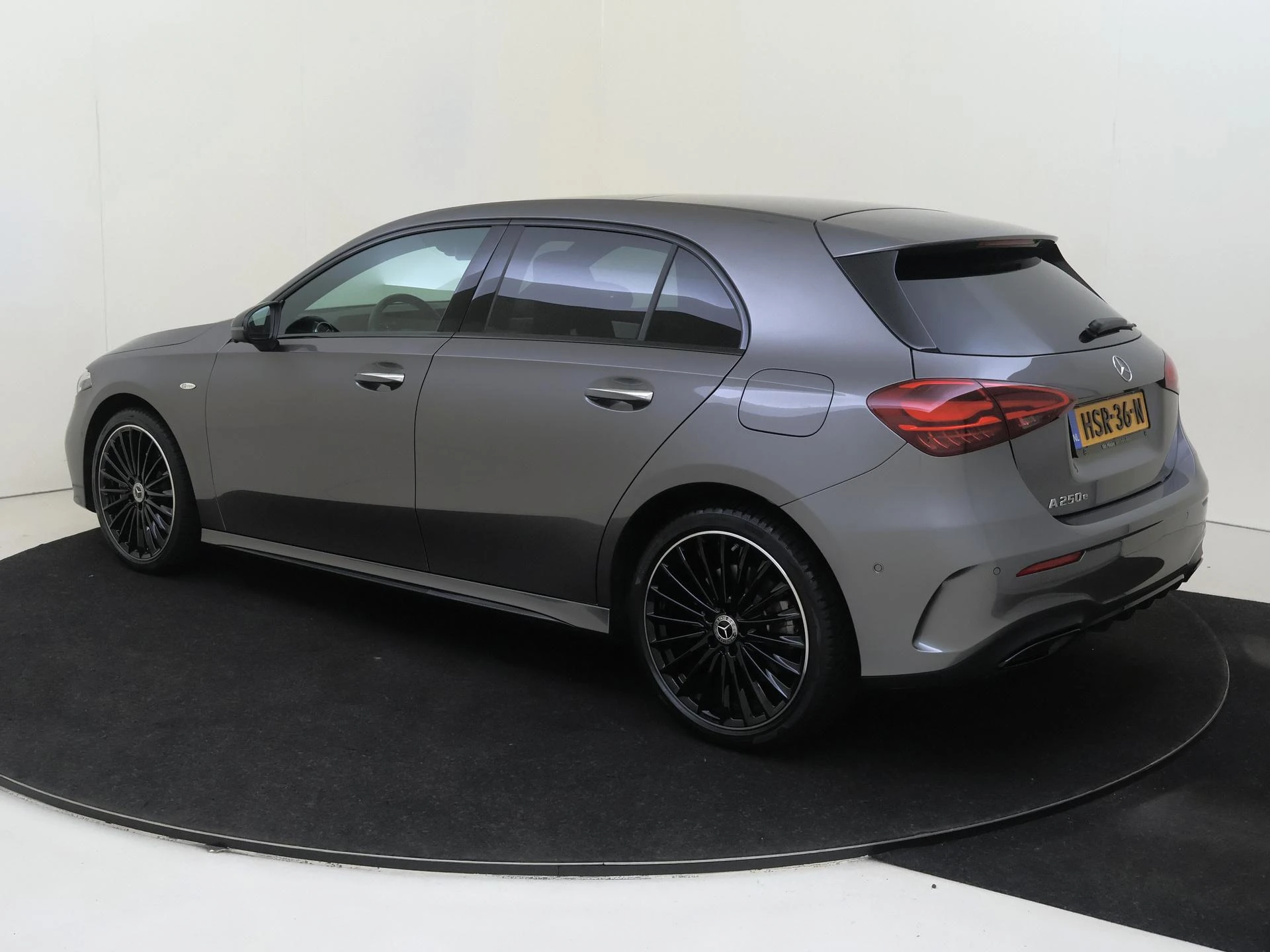Mercedes-Benz-A-Klasse-image-2