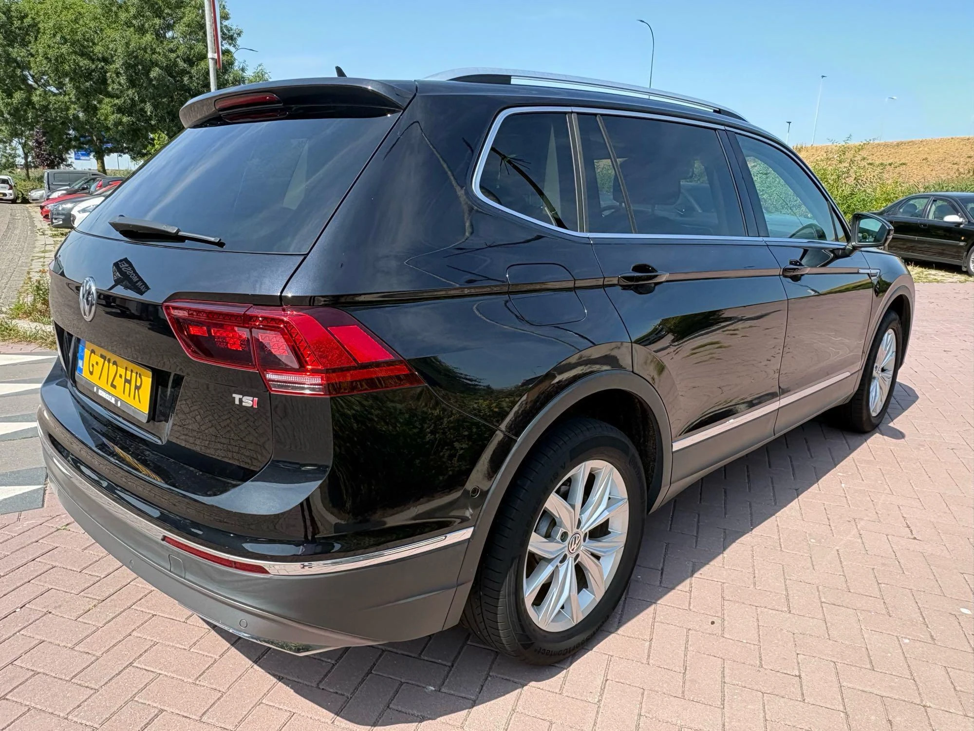 Volkswagen-Tiguan Allspace-image-6