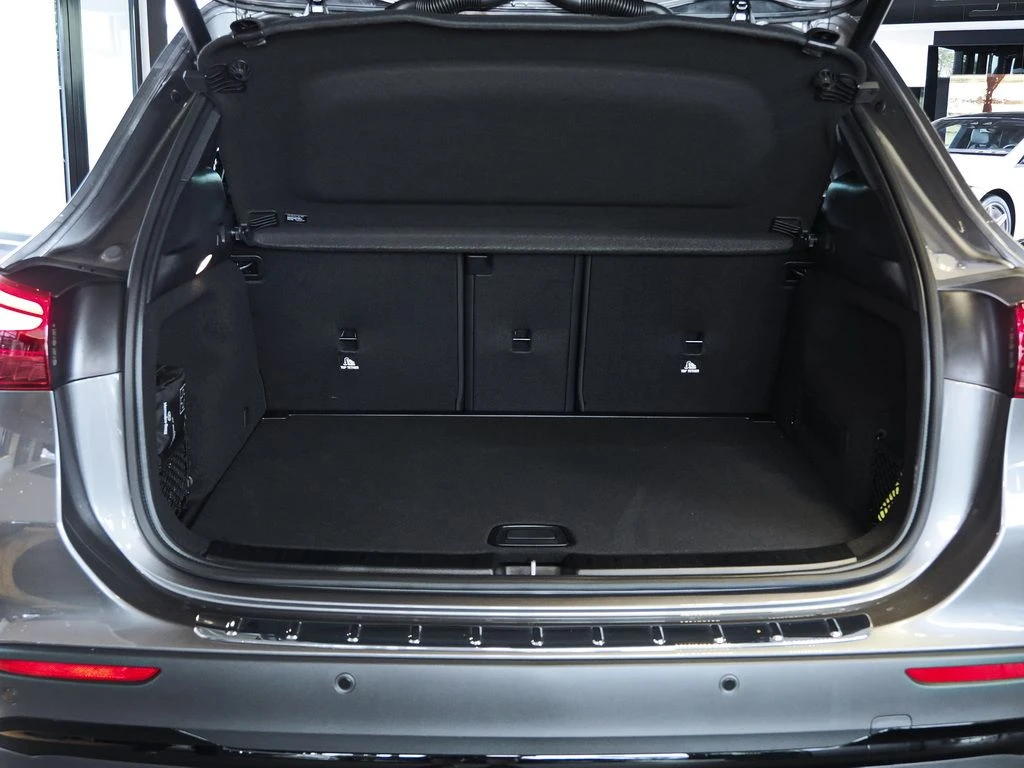 Mercedes-Benz-GLA 200 d-image-16
