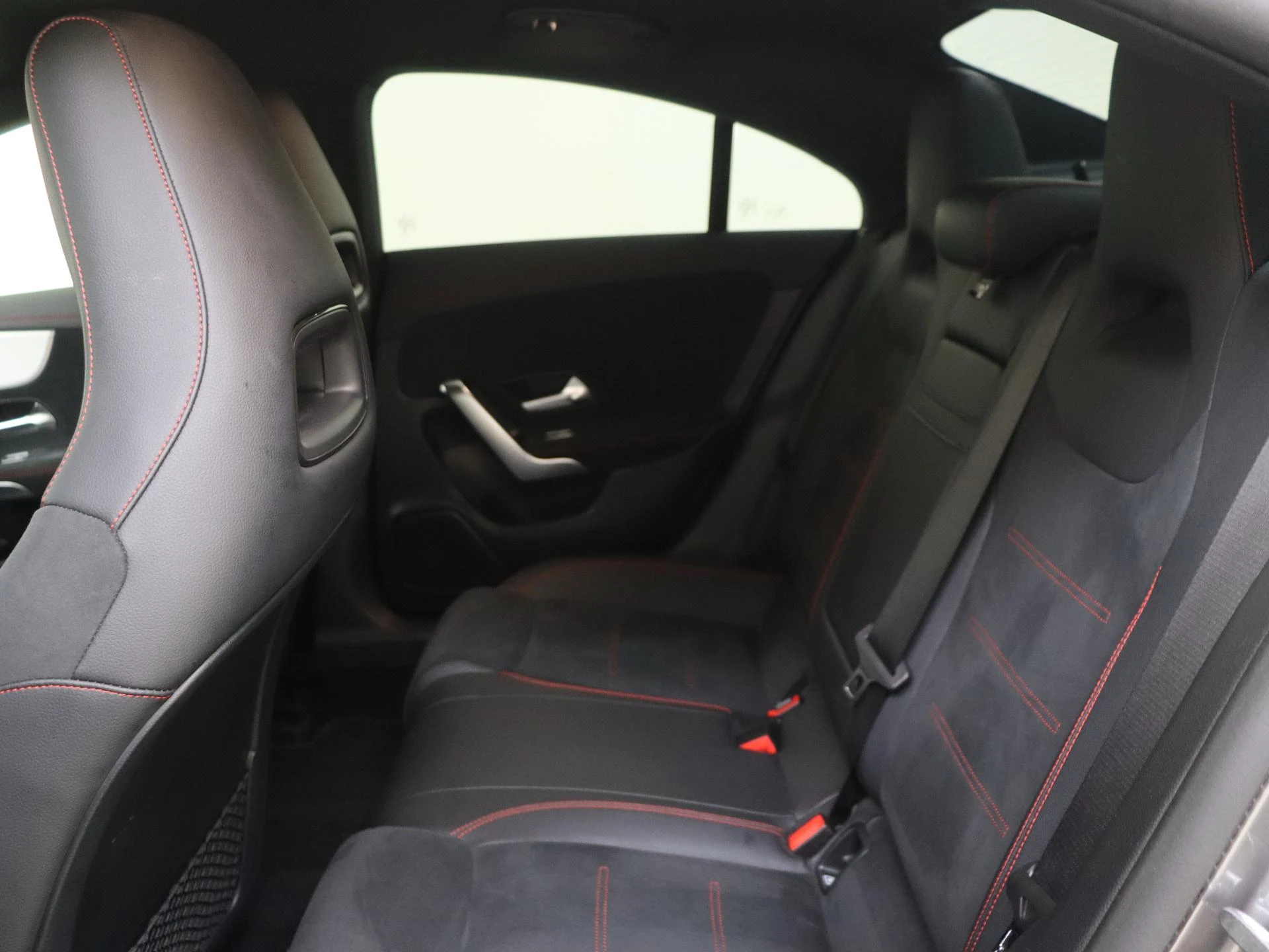 Mercedes-Benz-CLA-image-15