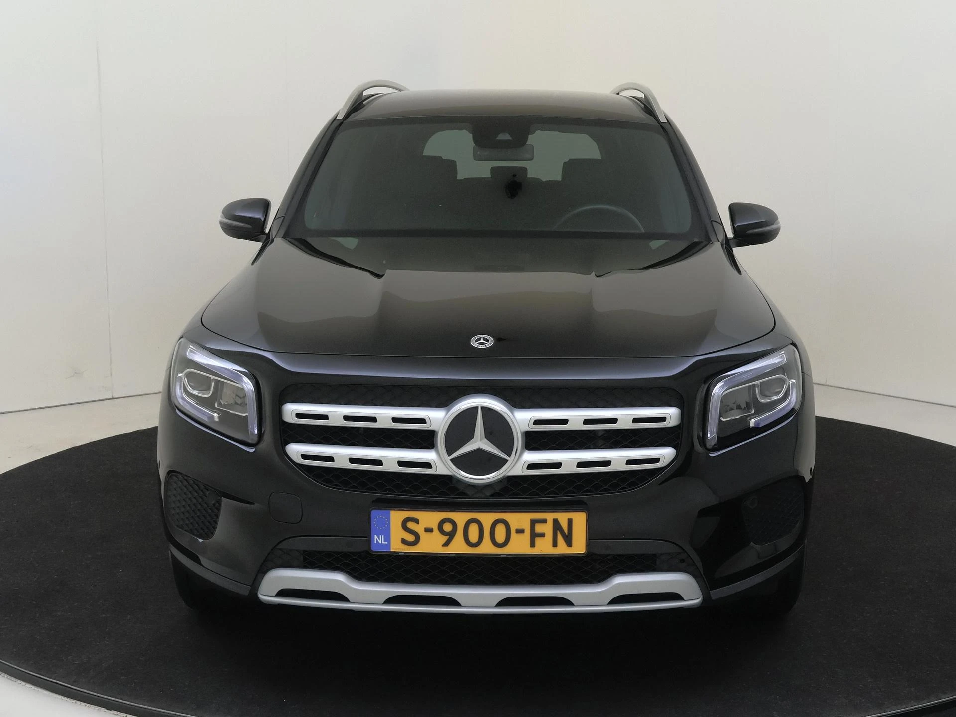 Mercedes-Benz-GLB-image-5