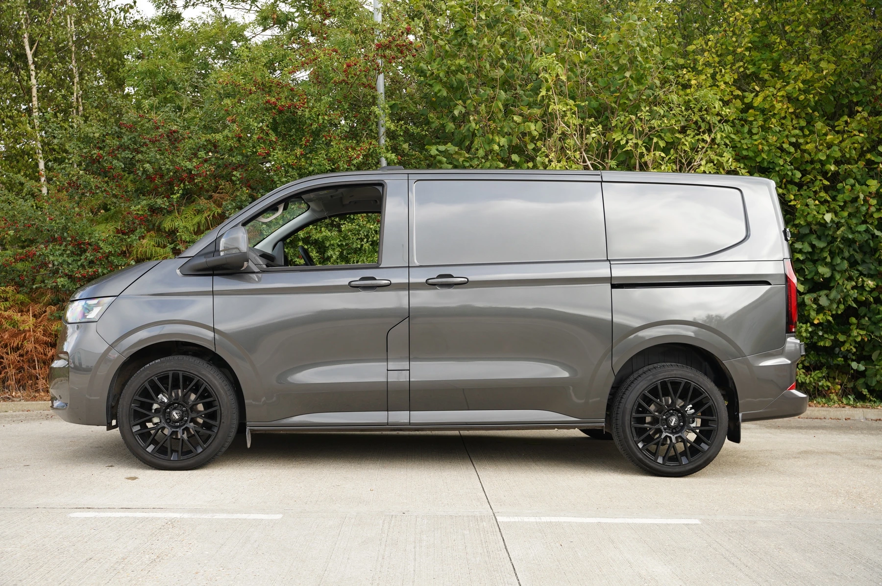 Volkswagen-Transporter-image-14